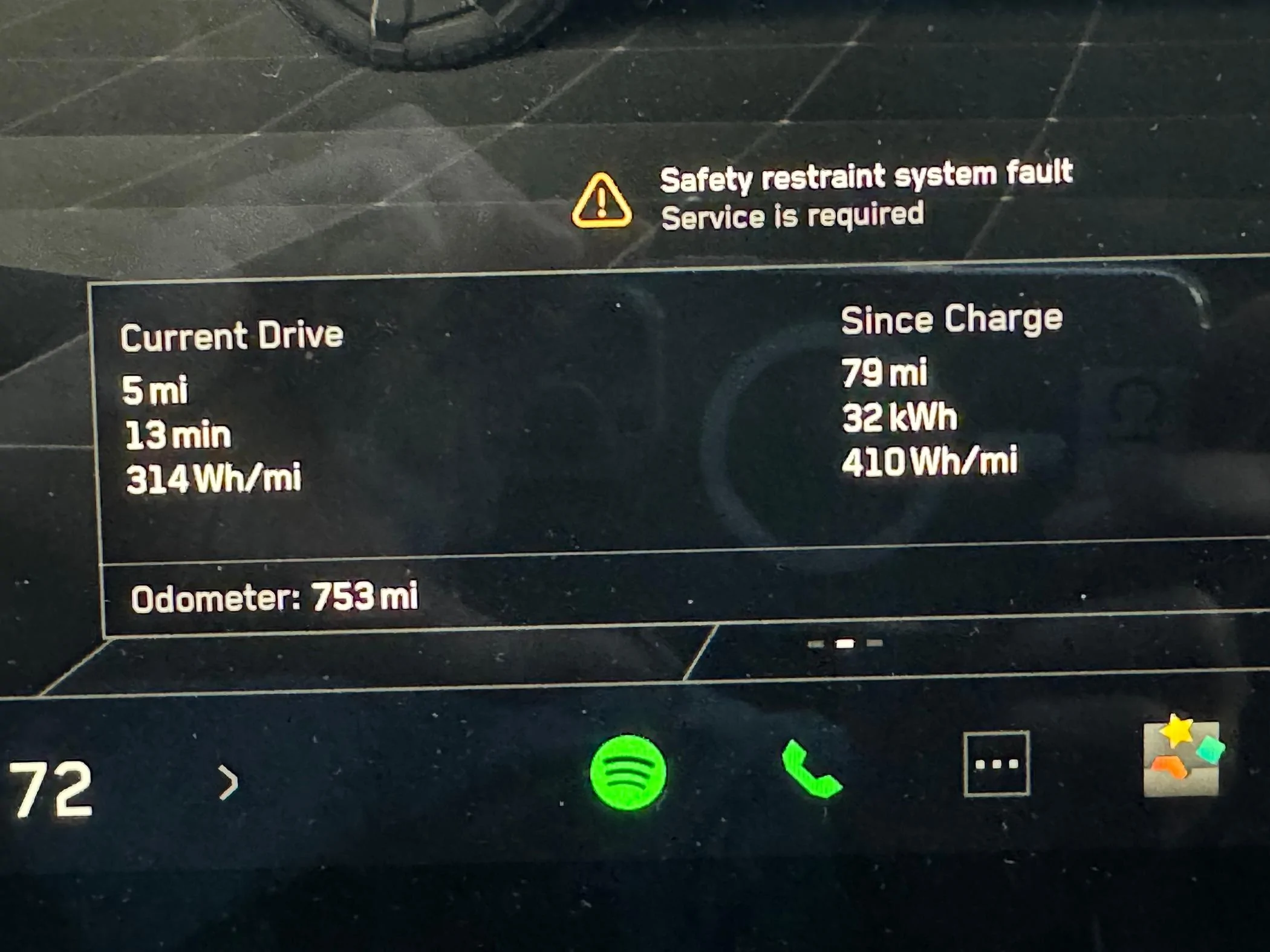 Tesla Cybertruck Safety restraint system fault IMG_0519