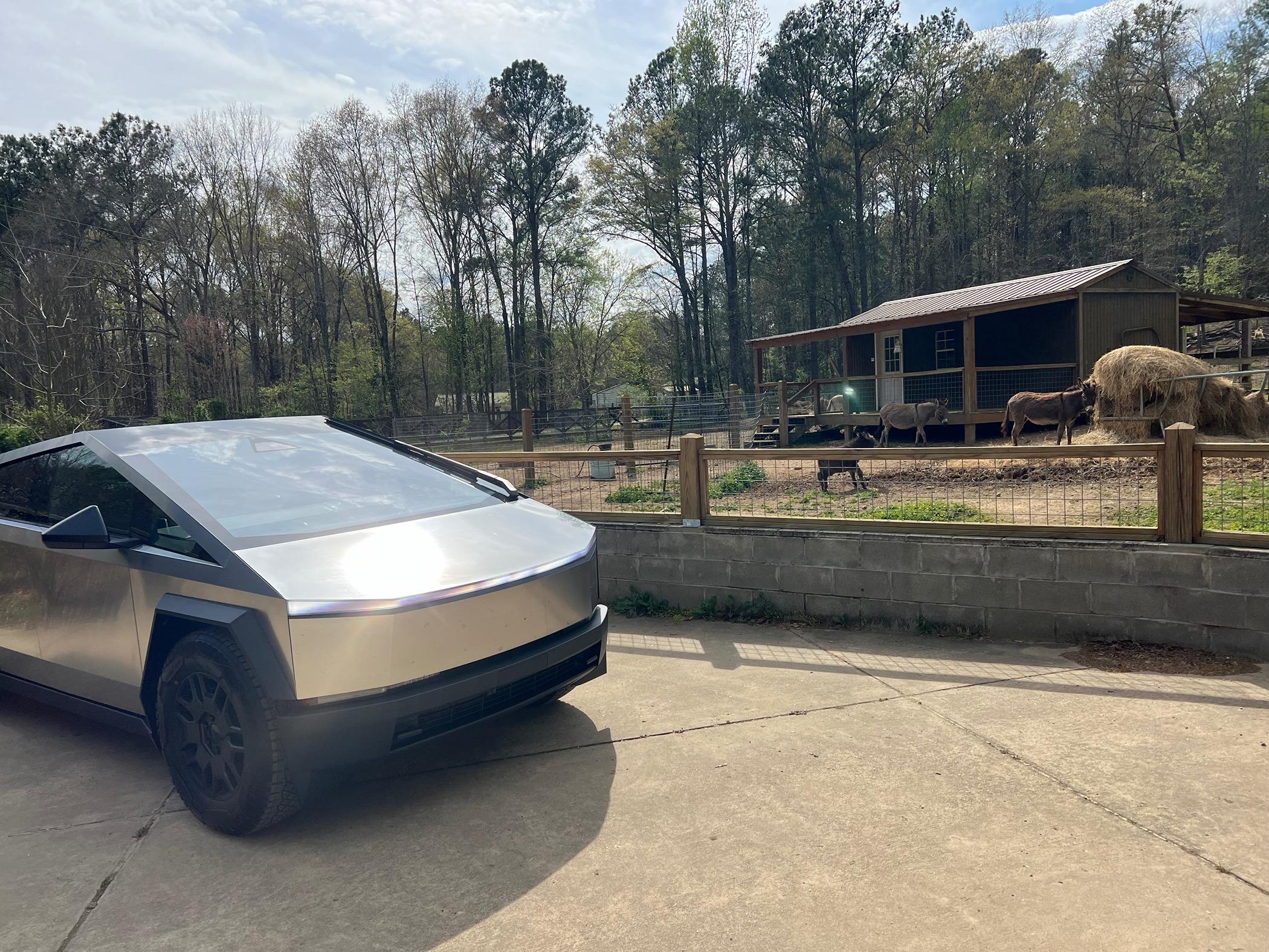 Tesla Cybertruck GA delivery 3/30/24 - Cybertruck comparisons to Rivian R1T (my trade-in) IMG_3545