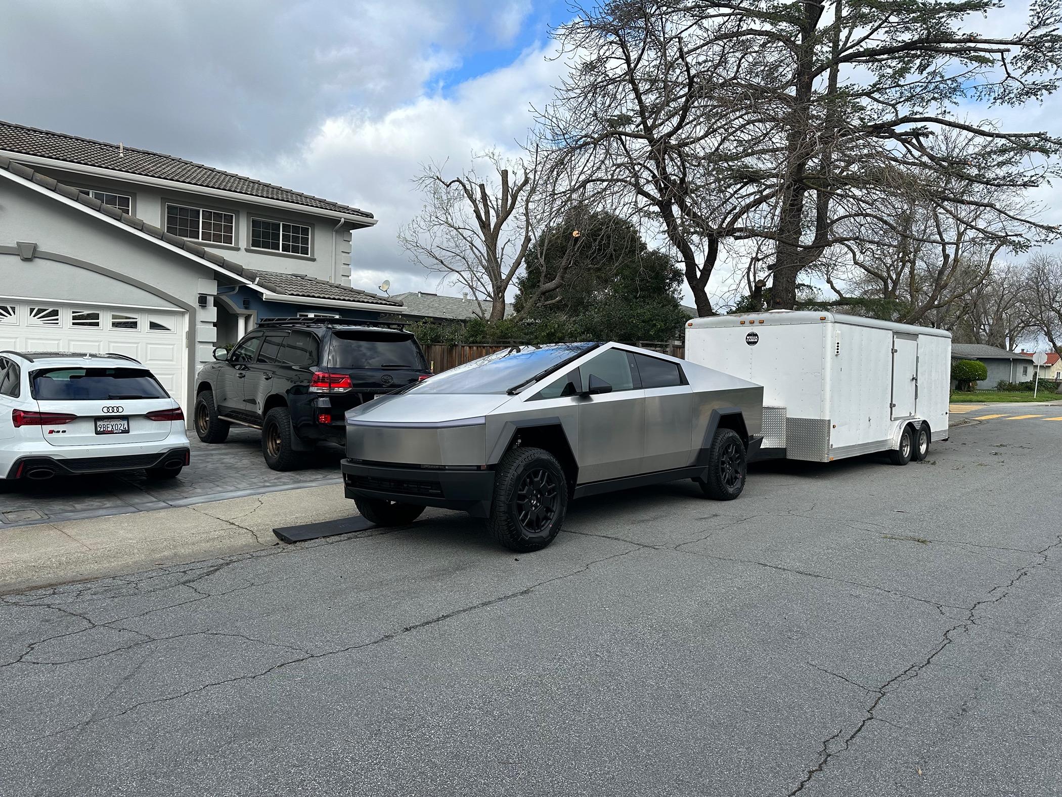 Tesla Cybertruck 500 Miles on my Cyber Truck. 400 of them towing a car. Do I need a weight distribution hitch? IMG_0012