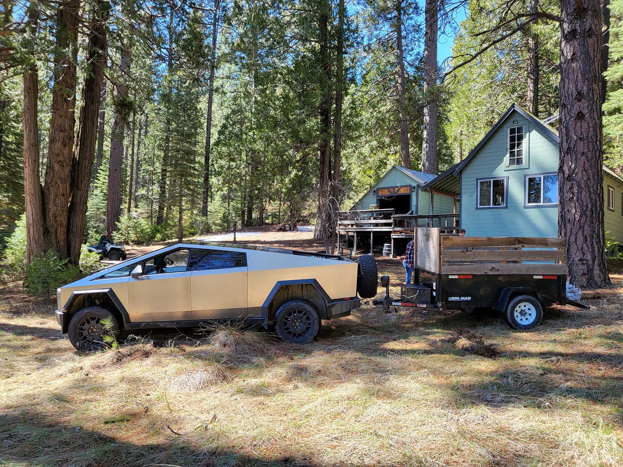 Tesla Cybertruck 🦾 Cybertruck doing truck stuff!  Post your photos! 20240401_142722