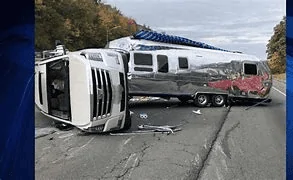 Tesla Cybertruck 500 Miles on my Cyber Truck. 400 of them towing a car. Do I need a weight distribution hitch? 1712065467782-kr