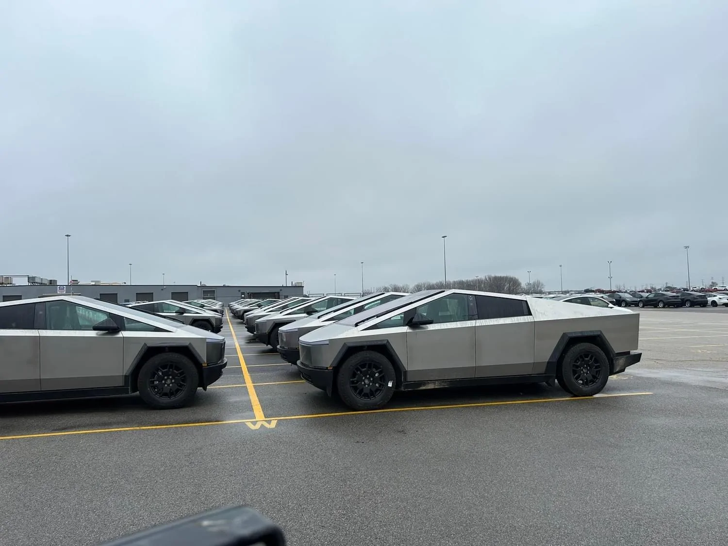 Tesla Cybertruck Chicago Railyard IMG_1950