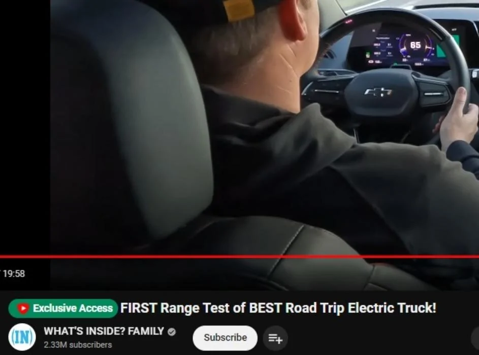 Tesla Cybertruck Chevy Silverado EV RST functionality (tailgate, rear window, midgate, range, HUD) blows away Cybertruck iKFk7dH
