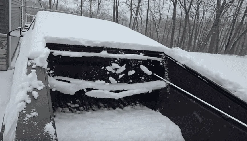 Tesla Cybertruck TONNEAU COVER STUCK AT 5 INCHES OPEN ... on long roadtrip ... any known fixes? zimage7803