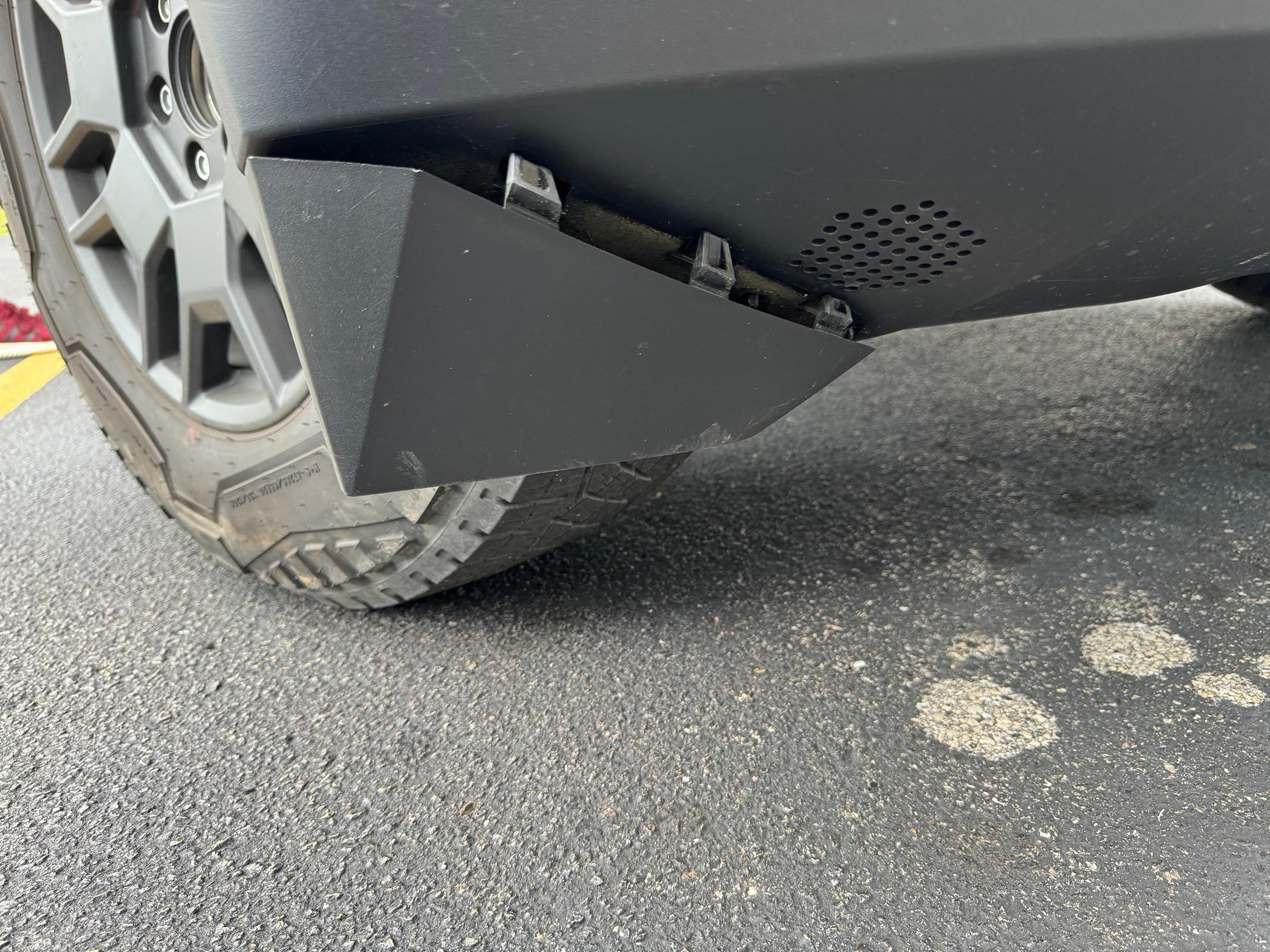 Tesla Cybertruck Tesla recommends Removal of the Wheel Fairings Before Off-Road Driving IMG_0731