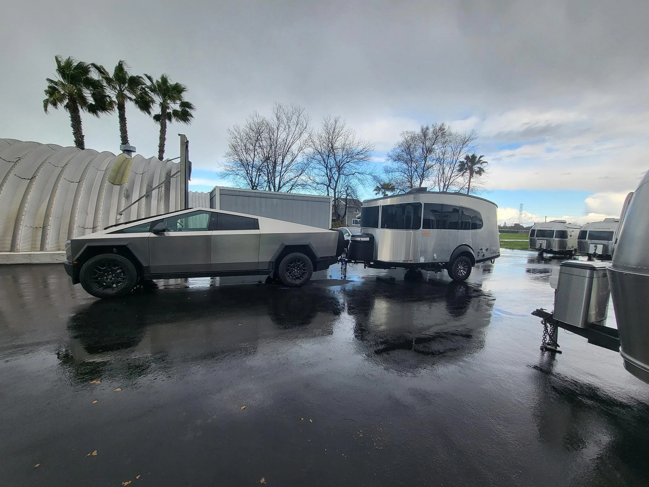 Tesla Cybertruck 🦾 Cybertruck doing truck stuff!  Post your photos! 20240405_164519
