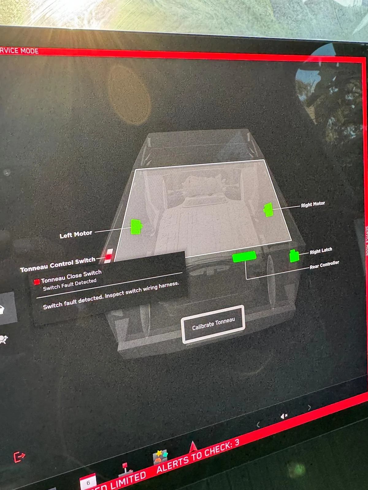 Tesla Cybertruck Tonneau cover and tailgate physical controls not working. IMG_3635