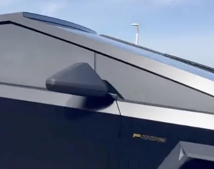 Tesla Cybertruck Lightbar on Franz's Cybertruck looking integrated and super sleek GKlcO7pa4AANsjd