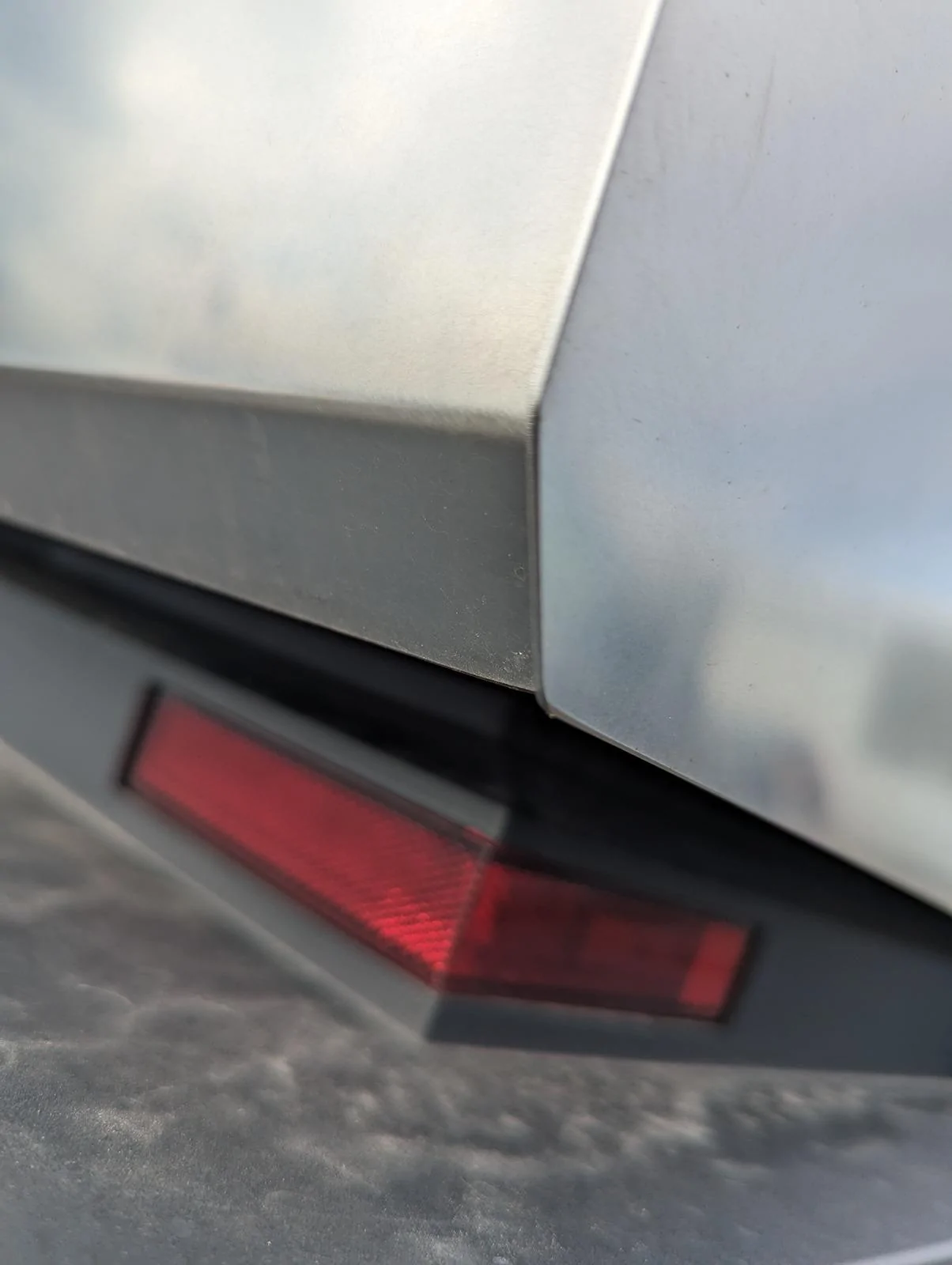 Tesla Cybertruck CT manufacturer flaw -  Should I reject it? 1000001752