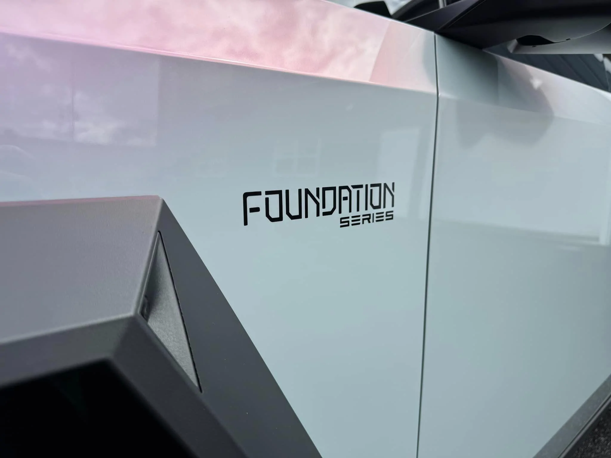 Tesla Cybertruck COLOR SHIFT / FADE / CHAMELEON Vinyl Wrap & PPF Cybertruck -- Photos & Videos 435054409_7093799654075846_5430308131849637192_n