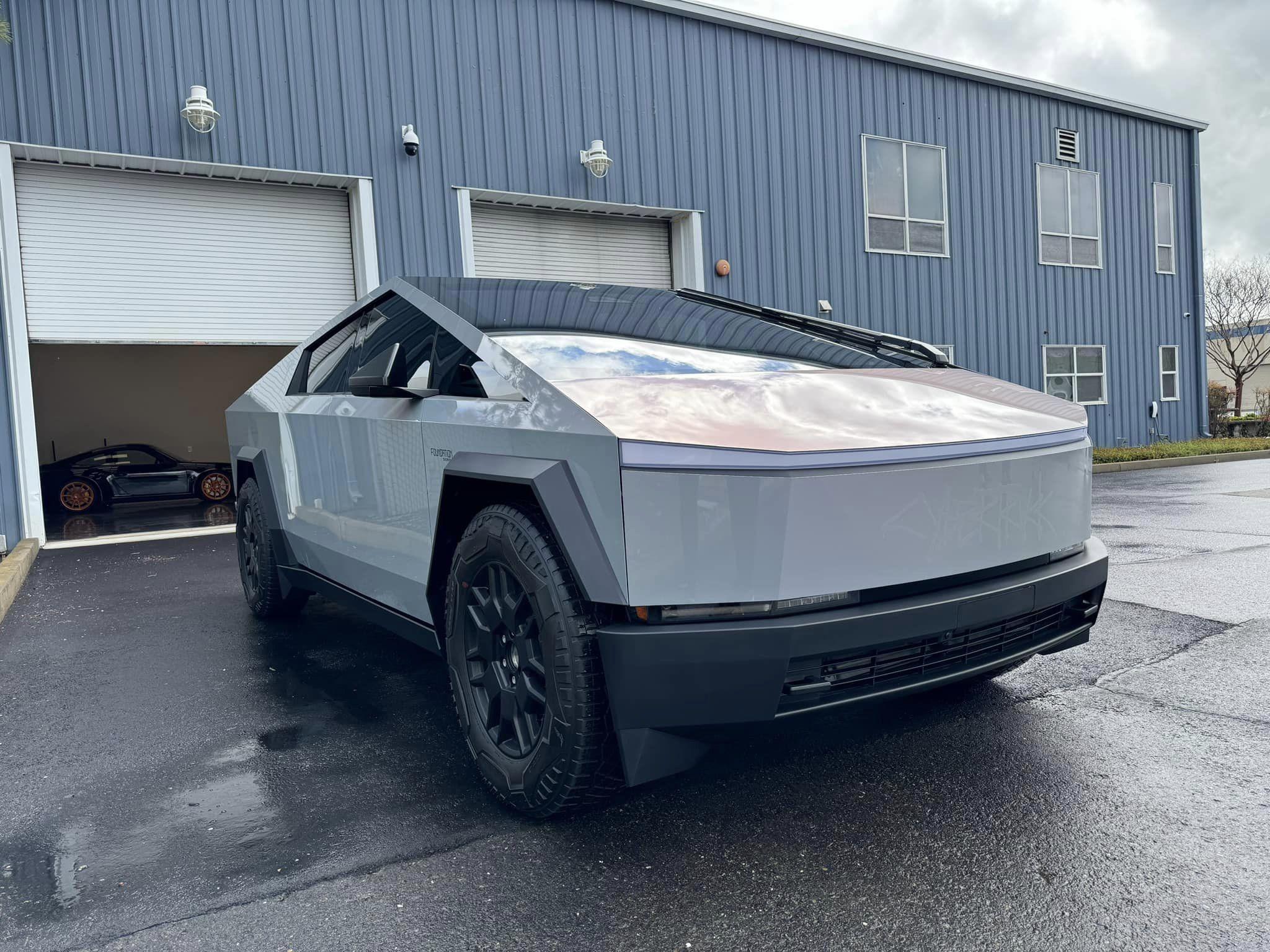 Tesla Cybertruck COLOR SHIFT / FADE / CHAMELEON Vinyl Wrap & PPF Cybertruck -- Photos & Videos 434708634_7093799777409167_5944011497367058296_n