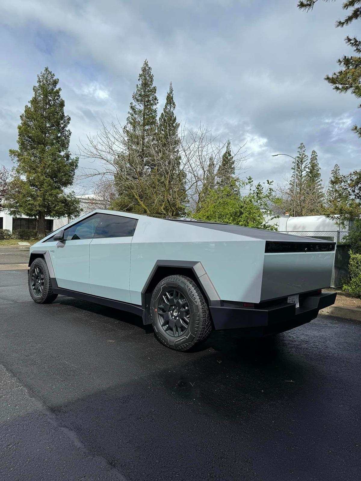 Tesla Cybertruck COLOR SHIFT / FADE / CHAMELEON Vinyl Wrap & PPF Cybertruck -- Photos & Videos 434675444_7093799510742527_7560195898711851671_n