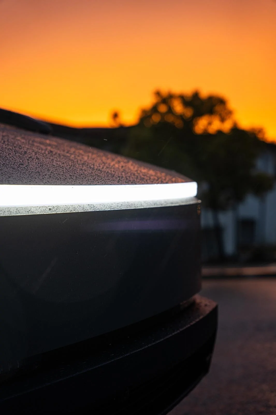Tesla Cybertruck Cybertruck door unlock itself after rain 1000024872
