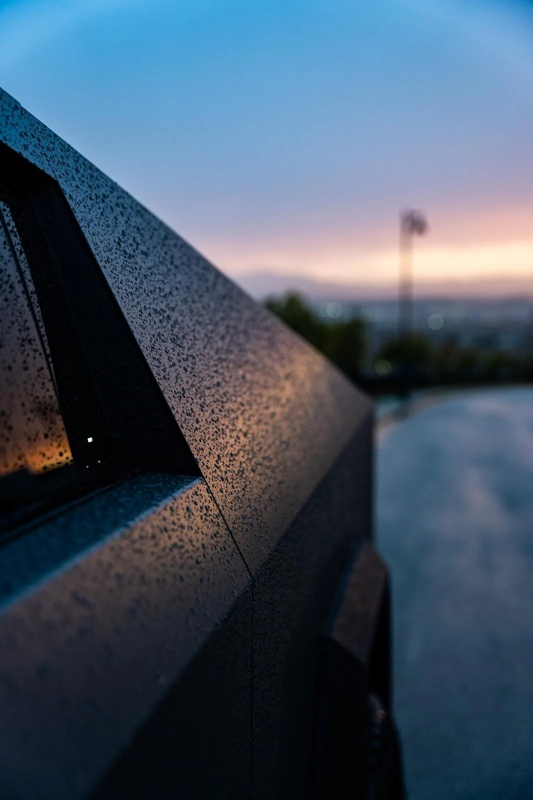 Tesla Cybertruck Cybertruck door unlock itself after rain 1000024876