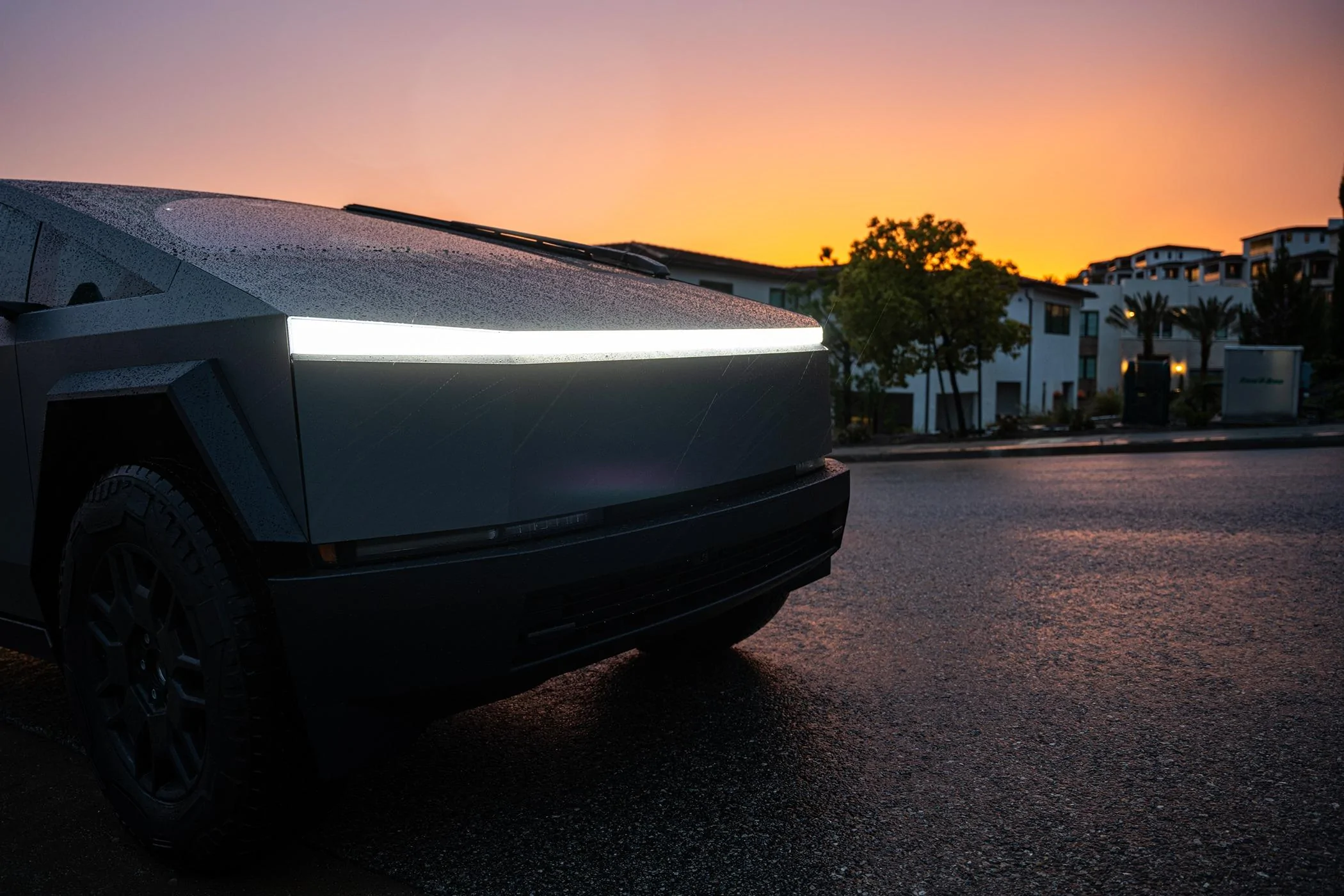 Tesla Cybertruck Cybertruck door unlock itself after rain 1000024874