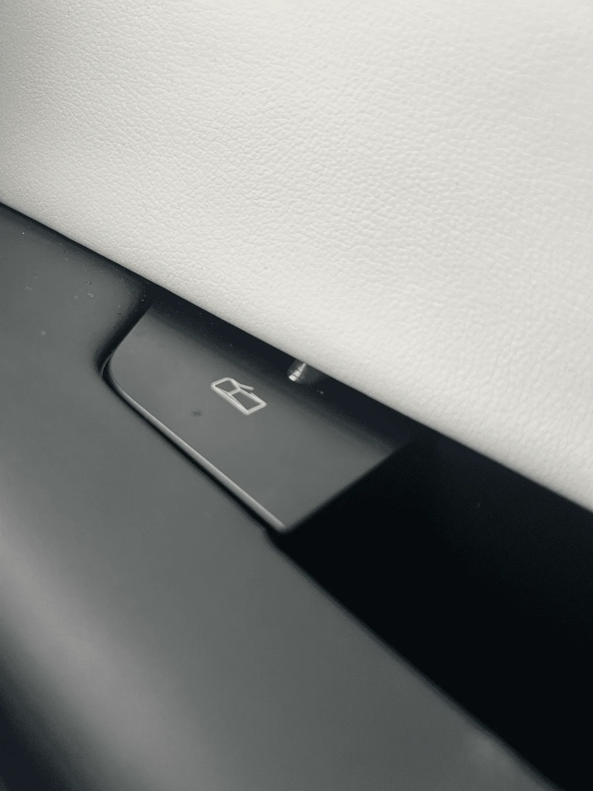 Tesla Cybertruck Mysterious glue like substance by door release button tempImagelaFErB