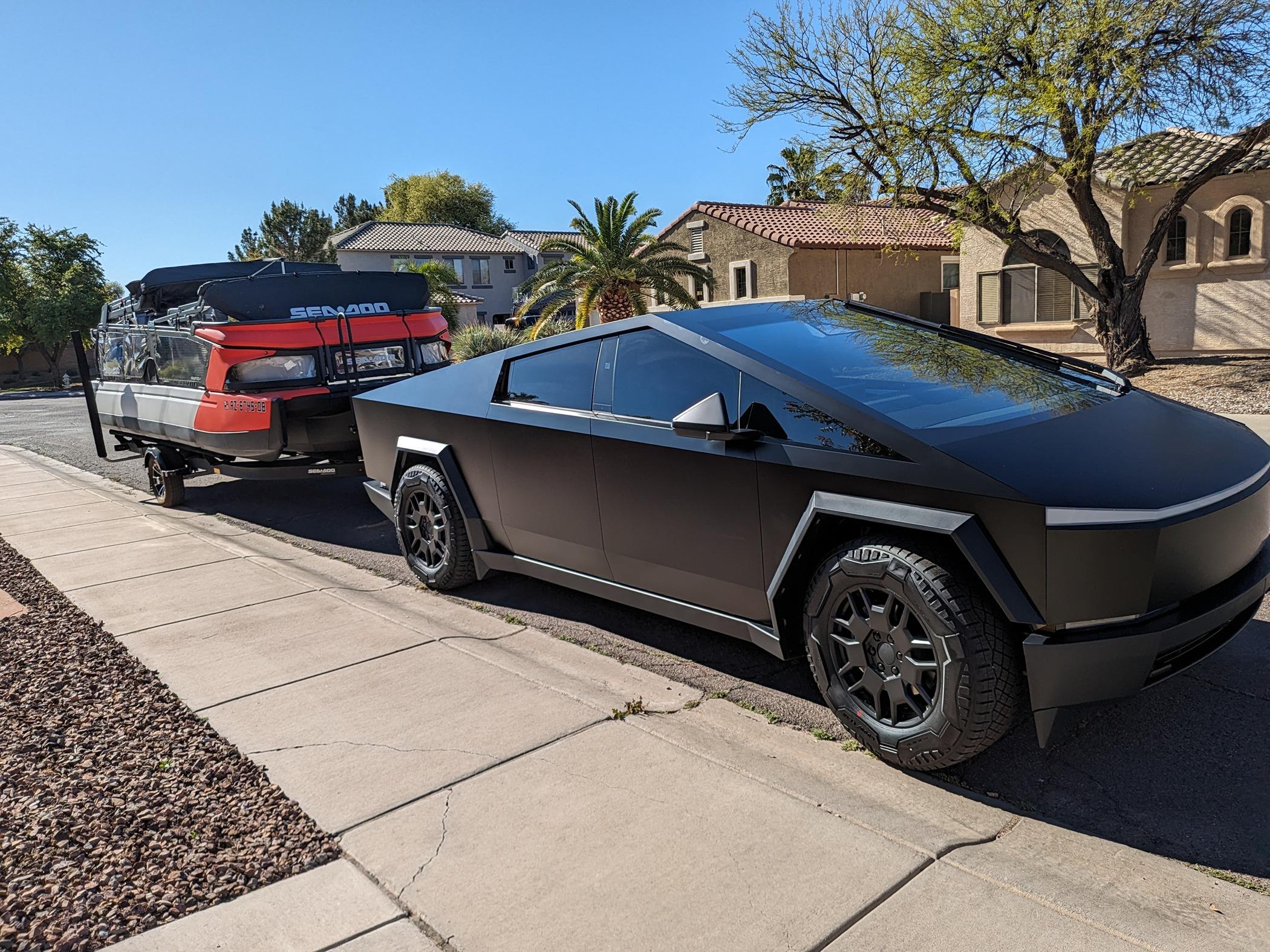Tesla Cybertruck 🦾 Cybertruck doing truck stuff!  Post your photos! PXL_20240407_230939451