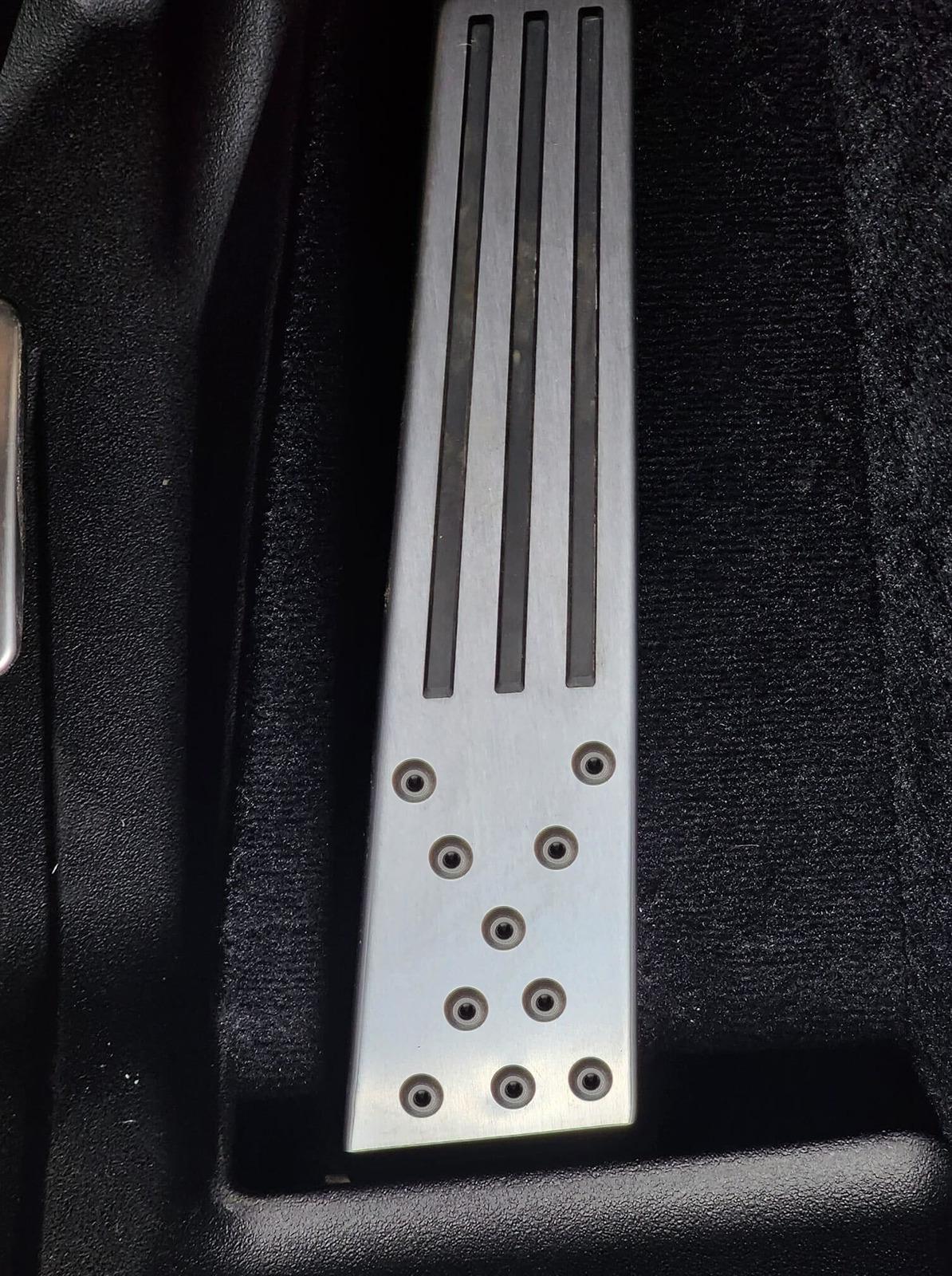 Tesla Cybertruck Accelerator pedal fix by Tesla Service Center (photo) CyberTruck_Rivets