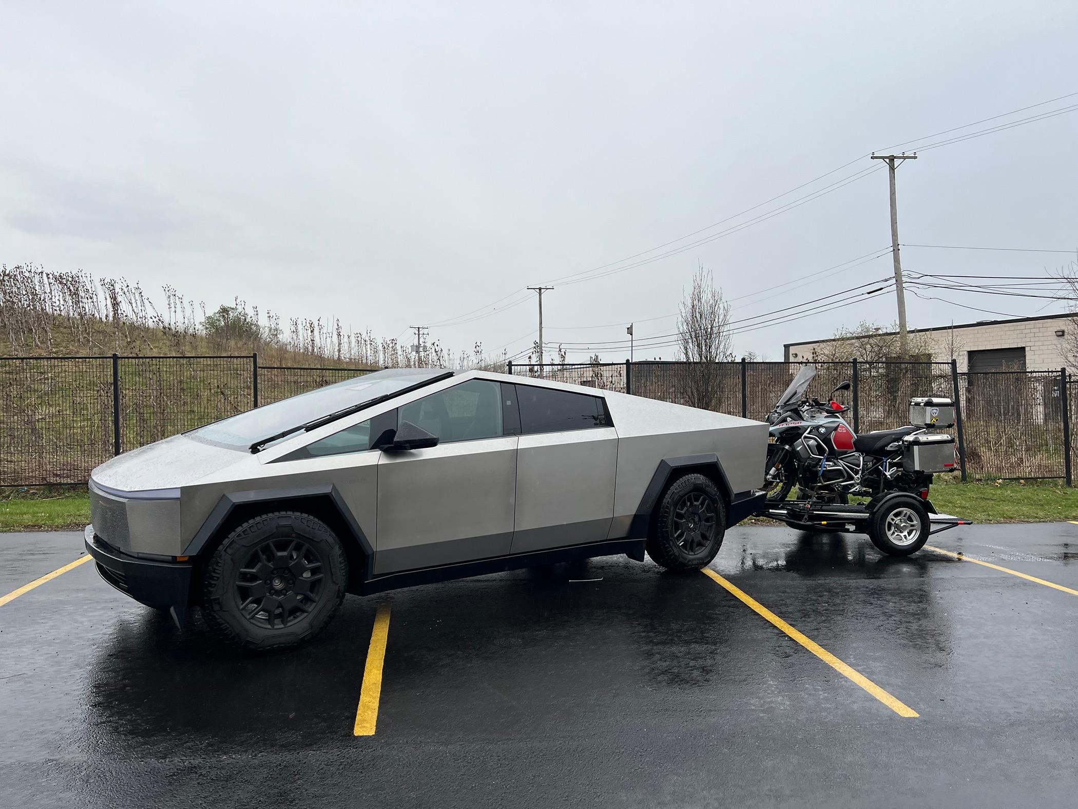 Tesla Cybertruck Multi Tesla (and now Cybertruck) owner review - including off road modes 2024-04-11 07.46.53