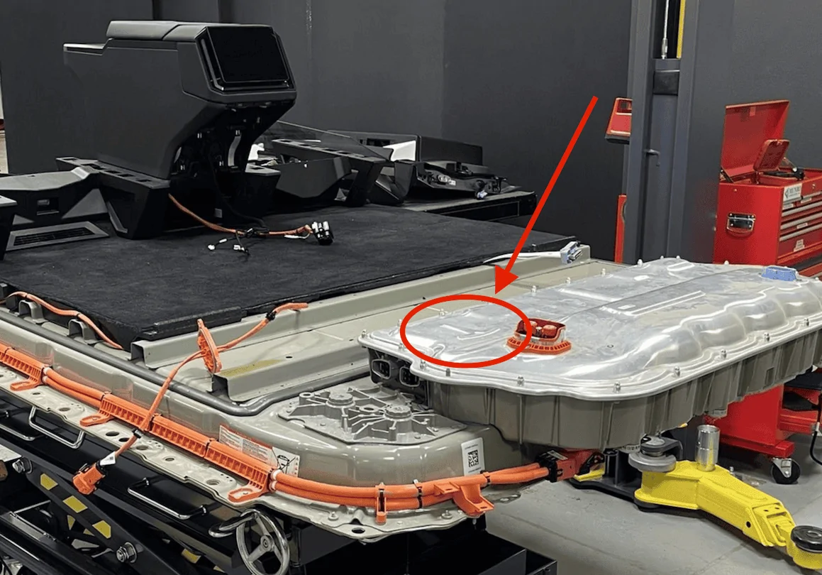 Tesla Cybertruck Kid dropped iPad down tonneau cover slit. Screenshot 2024-04-22 at 1.08.26 PM