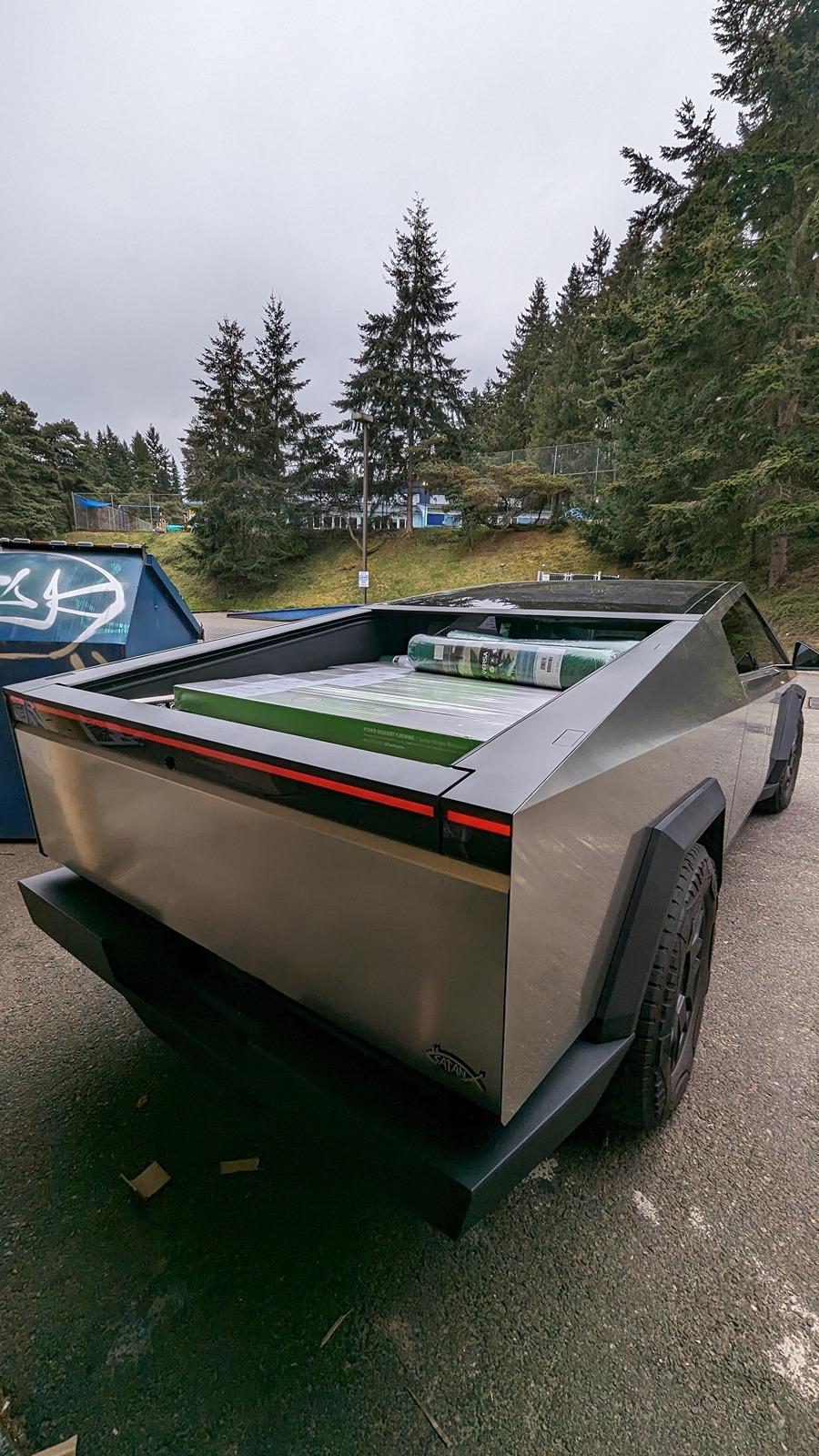 Tesla Cybertruck 🦾 Cybertruck doing truck stuff!  Post your photos! PXL_20240420_231451371.MP~2