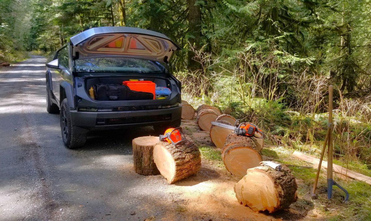 Tesla Cybertruck 🦾 Cybertruck doing truck stuff!  Post your photos! 20240422_123535crsm