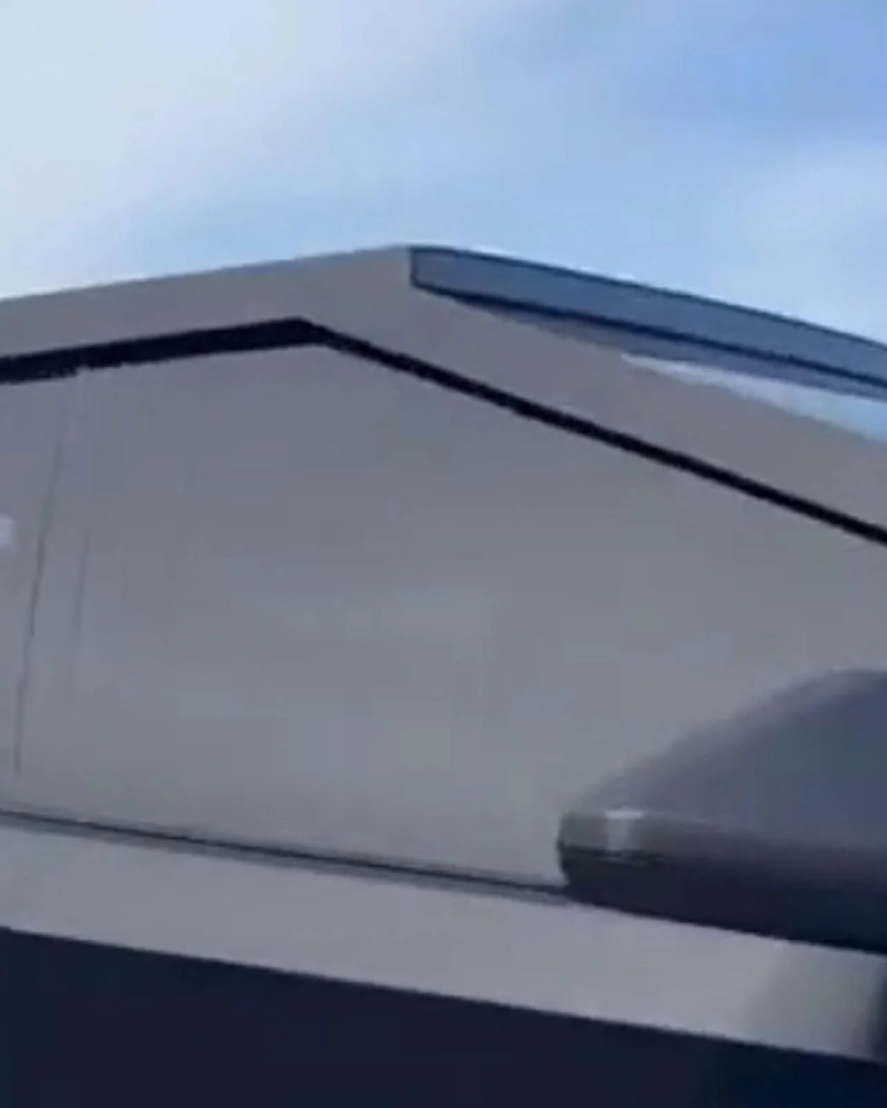 Tesla Cybertruck Integrated Light Bar on employee Cybertruck at Coachella! Screenshot_20240423_140629_Gallery