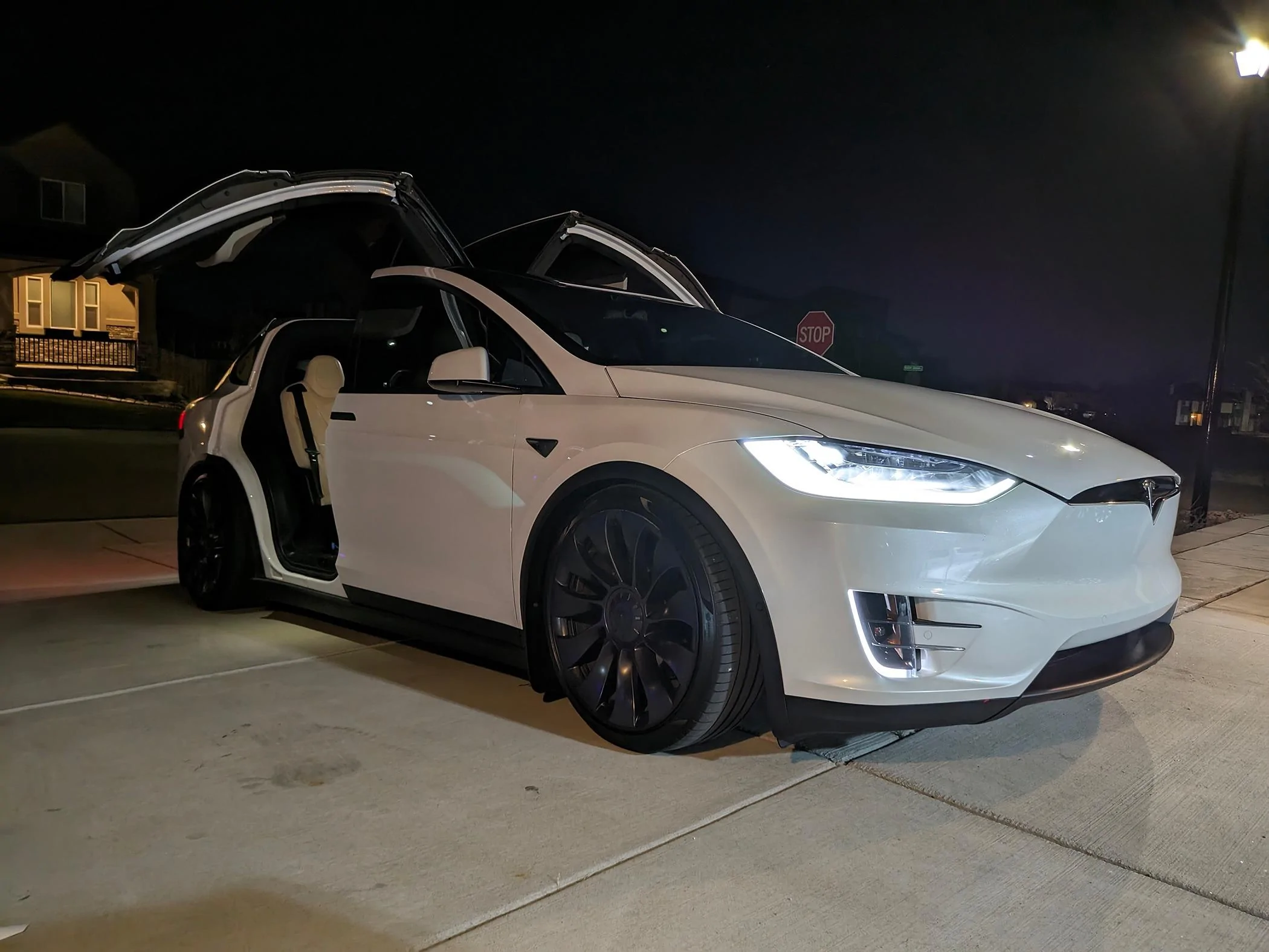 Tesla Cybertruck Changing tires on Cybertruck. Anyone know?? PXL_20240424_070903237