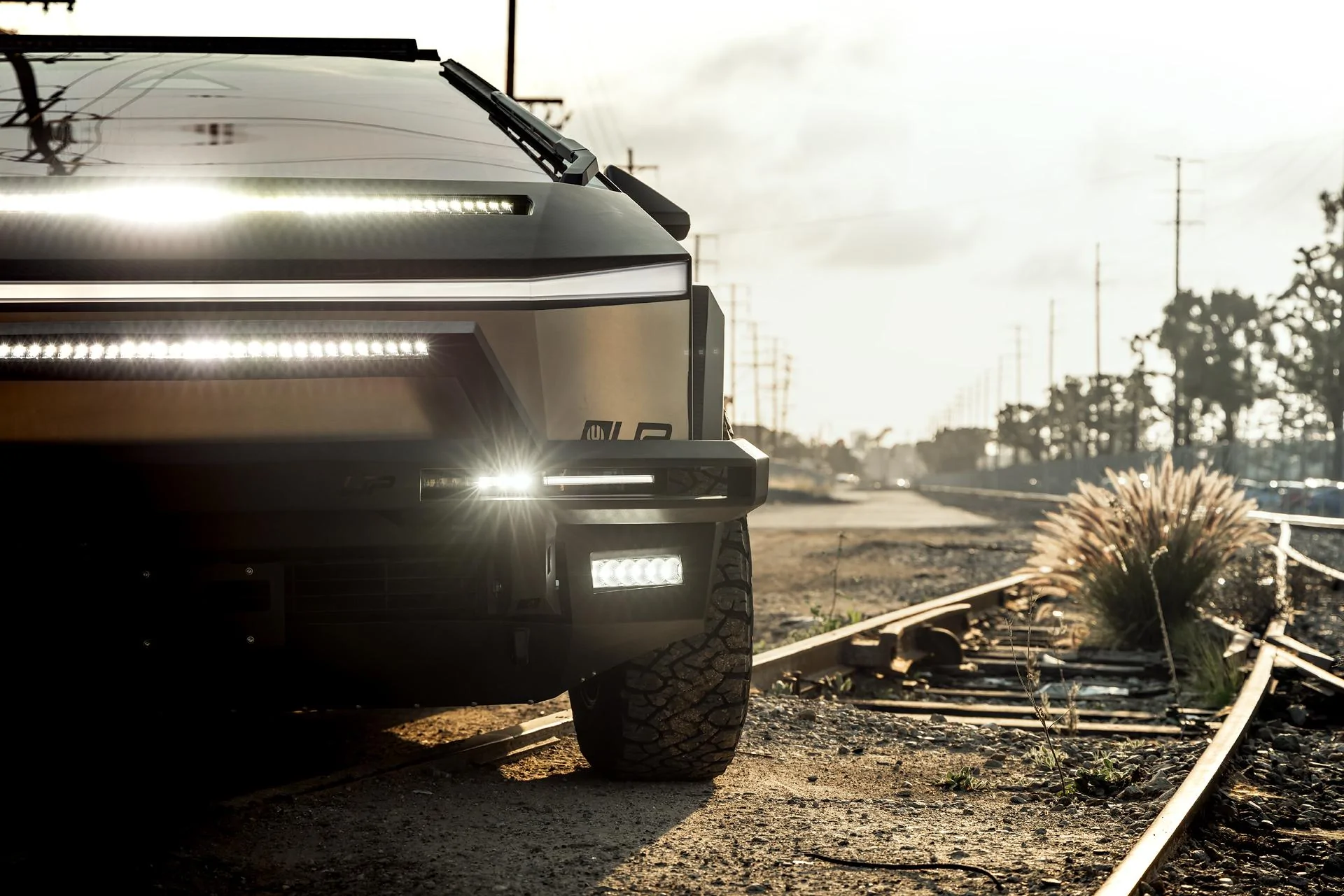 Tesla Cybertruck Unplugged Performance Cybertruck with Invincible® HD Parts UP Invincible Cybertruck 1920px (5) (1)
