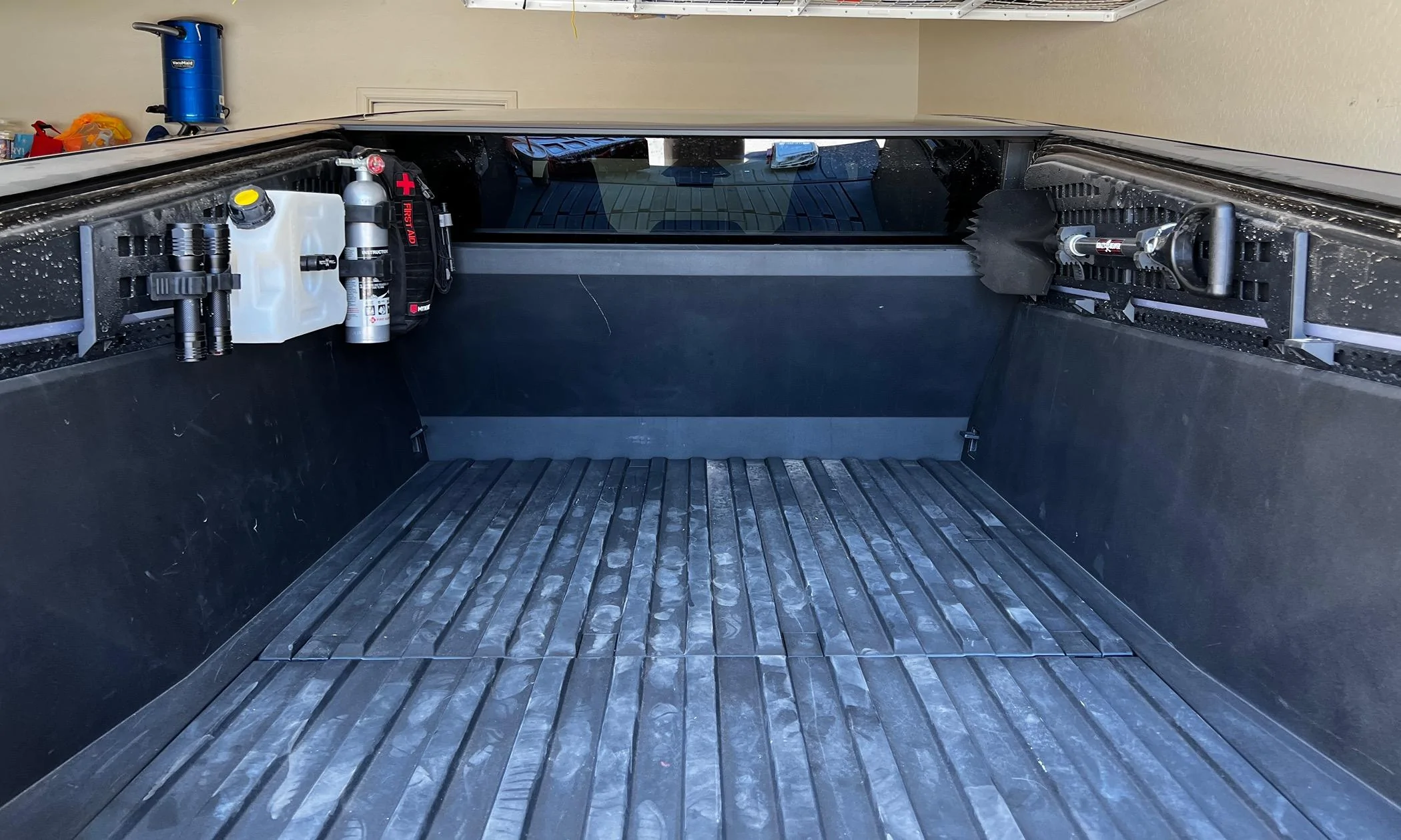 Tesla Cybertruck MOLLE panels - what gear have you mounted? IMG_7974