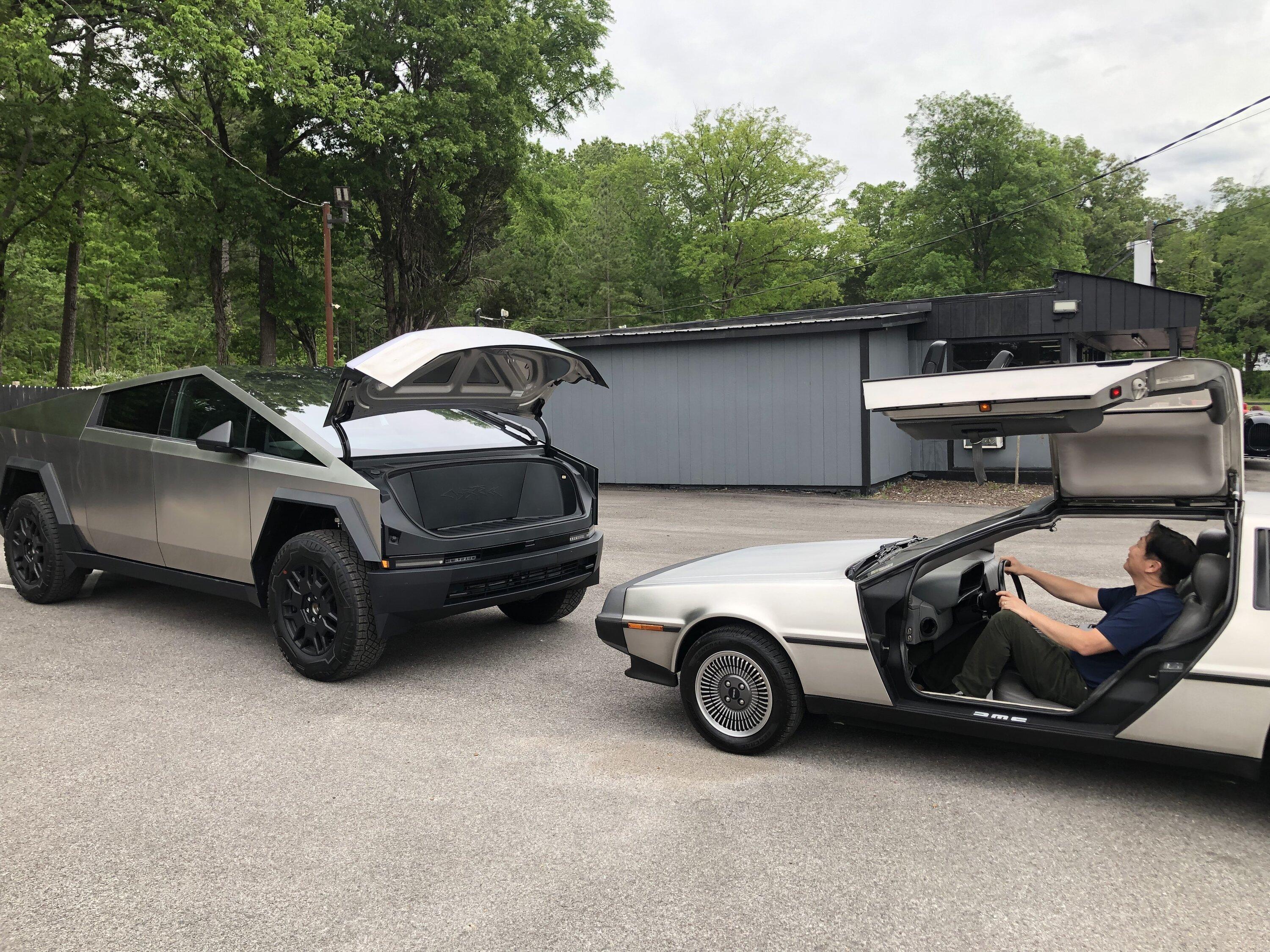 Tesla Cybertruck Cybertruck vs Delorian IMG_0461