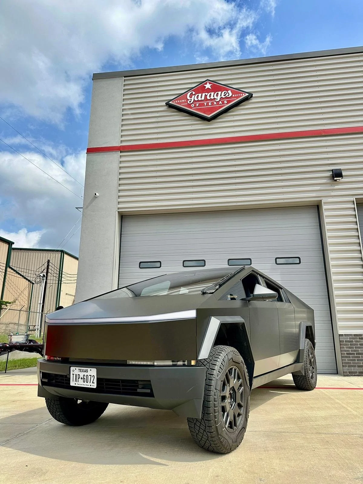 Tesla Cybertruck ⚡ Calling Houston TX area Cybertrucks! 5f16bd25-4d3a-440f-9b78-74d02644efe6