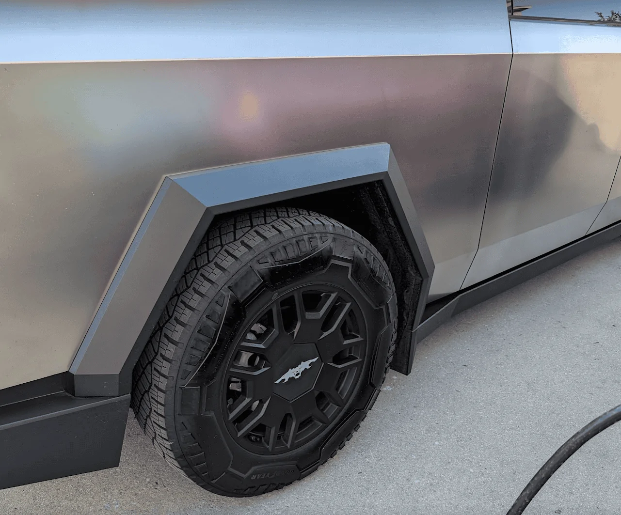 Tesla Cybertruck Get what you need for your Cybertruck with BestEvMod, and let’s do a giveaway! 1714245143555-od