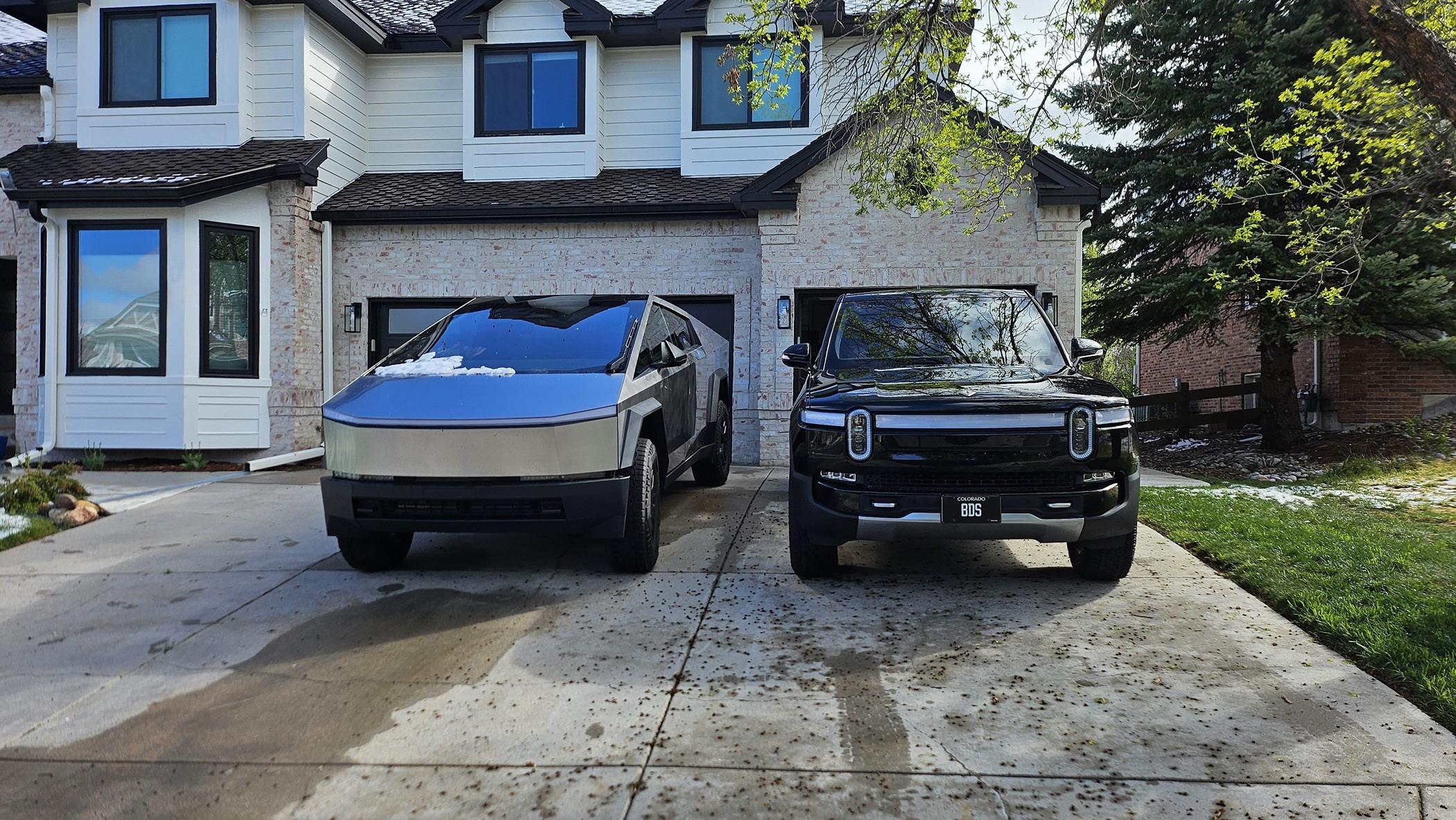 Tesla Cybertruck Cybertruck vs Rivian R1T review from a long term owner 20240428_092439