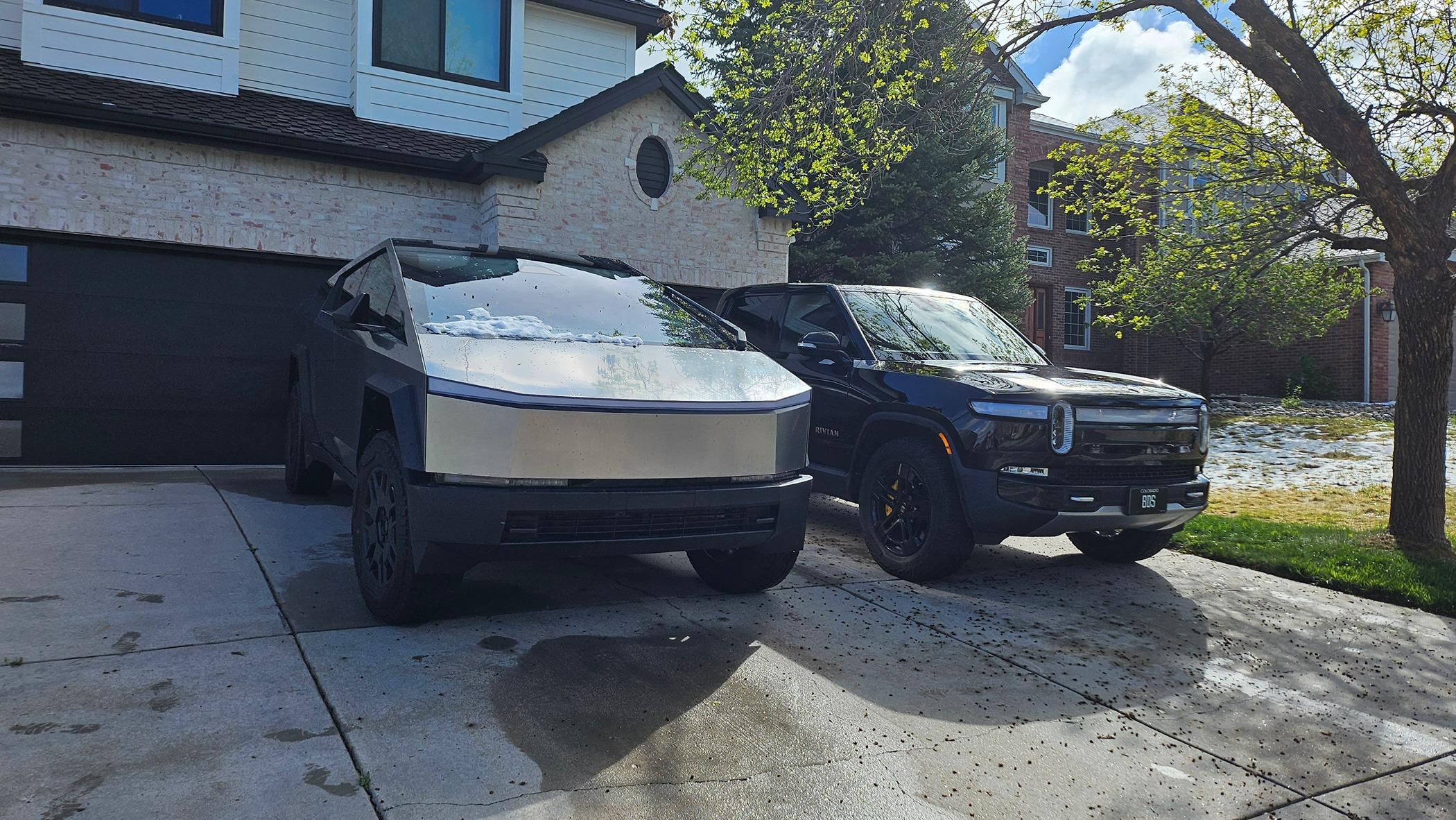 Tesla Cybertruck Cybertruck vs Rivian R1T review from a long term owner 20240428_092431