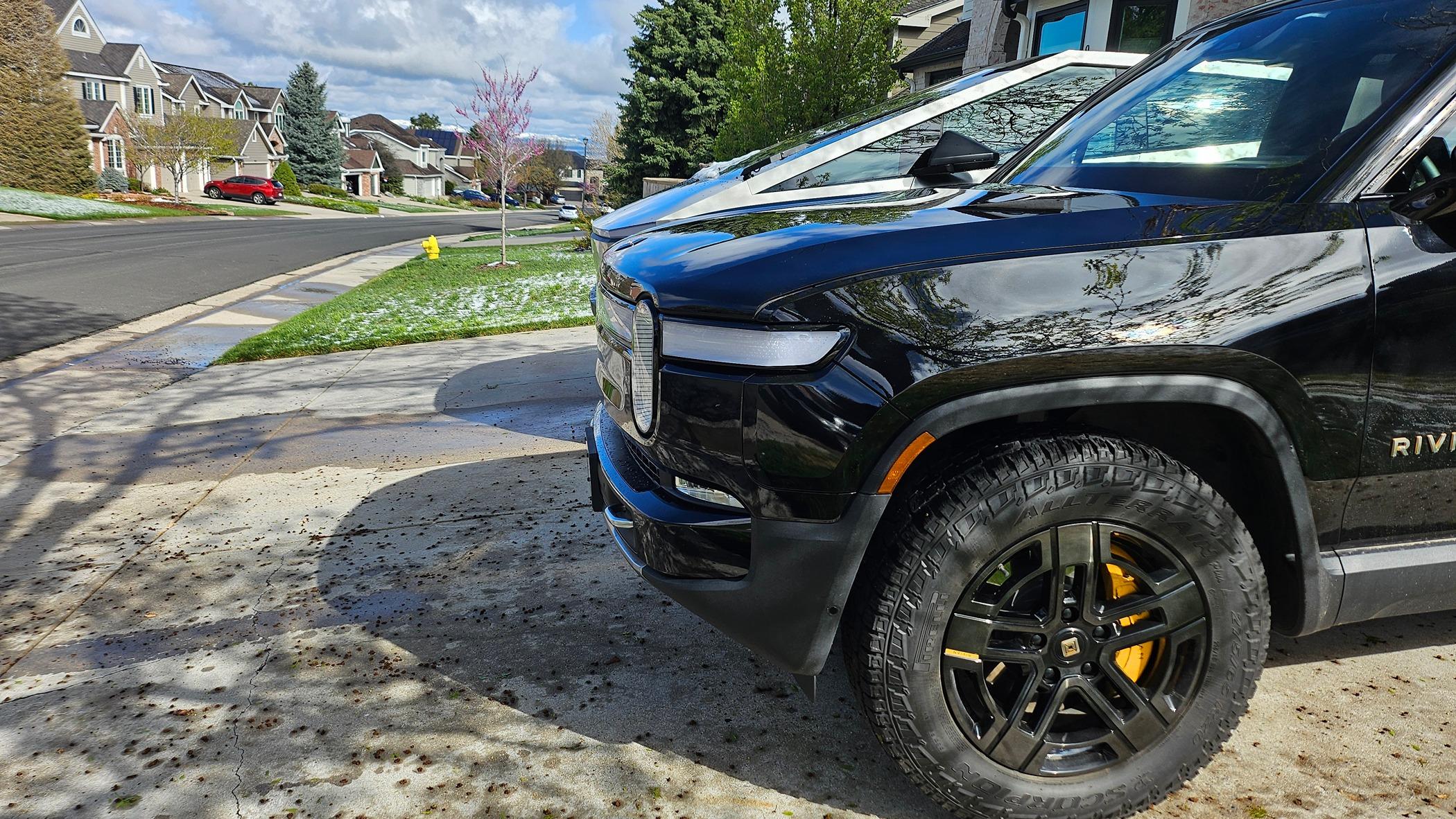 Tesla Cybertruck Cybertruck vs Rivian R1T review from a long term owner 20240428_092401