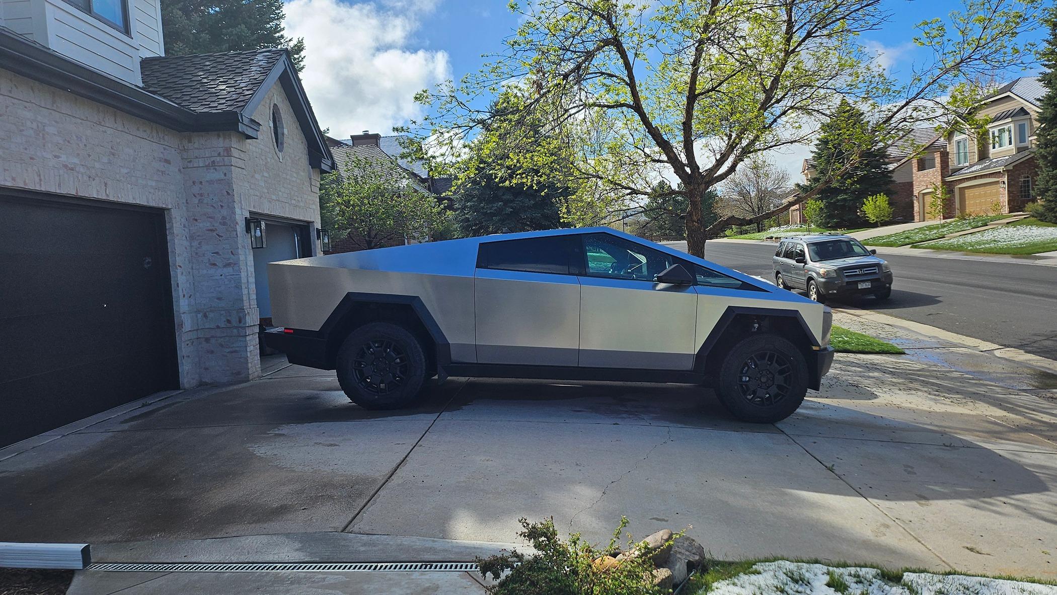 Tesla Cybertruck Cybertruck vs Rivian R1T review from a long term owner 20240428_092417