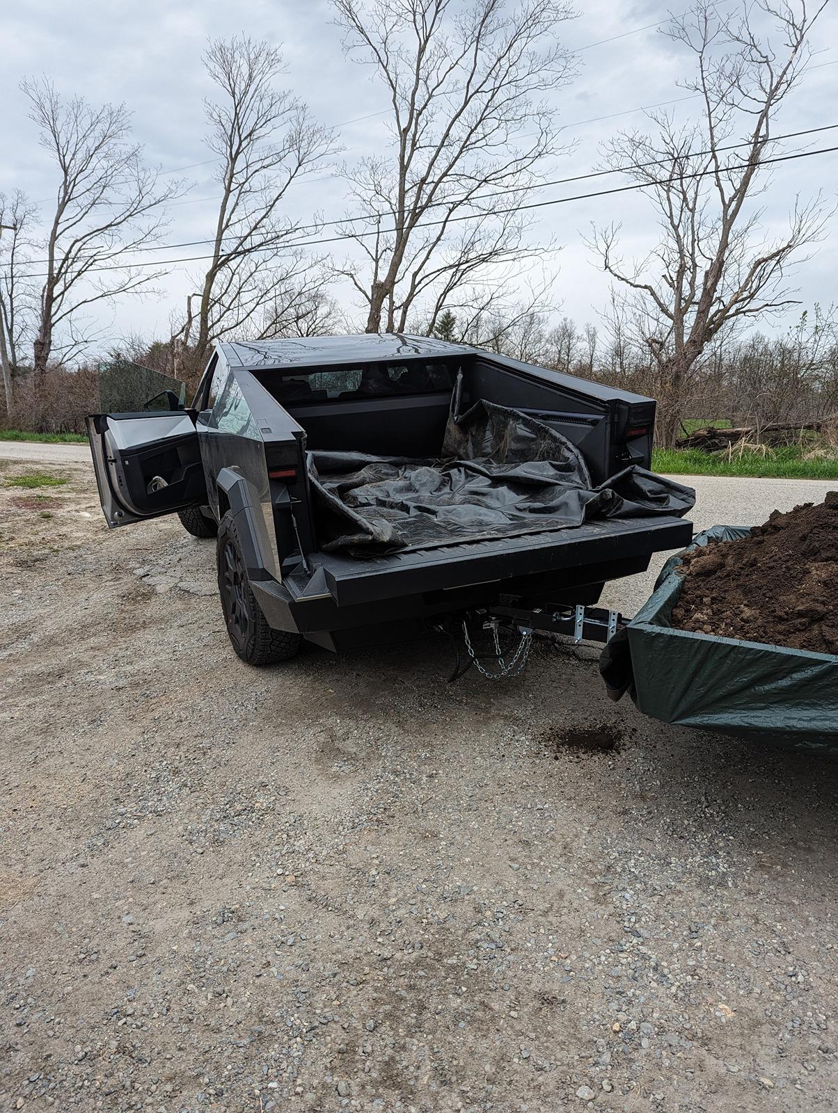 Tesla Cybertruck 🦾 Cybertruck doing truck stuff!  Post your photos! PXL_20240424_141354767