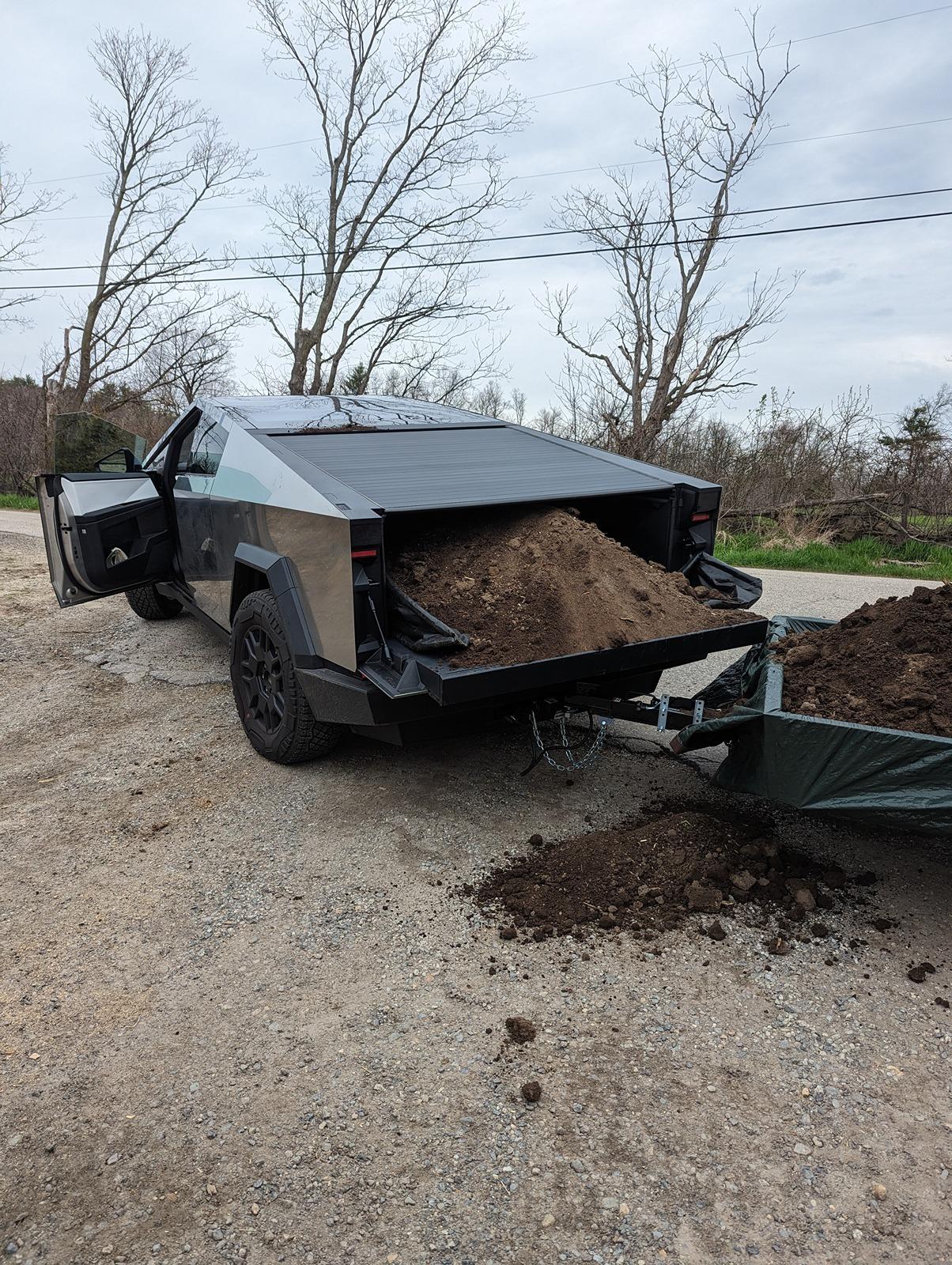 Tesla Cybertruck 🦾 Cybertruck doing truck stuff!  Post your photos! PXL_20240424_141715379