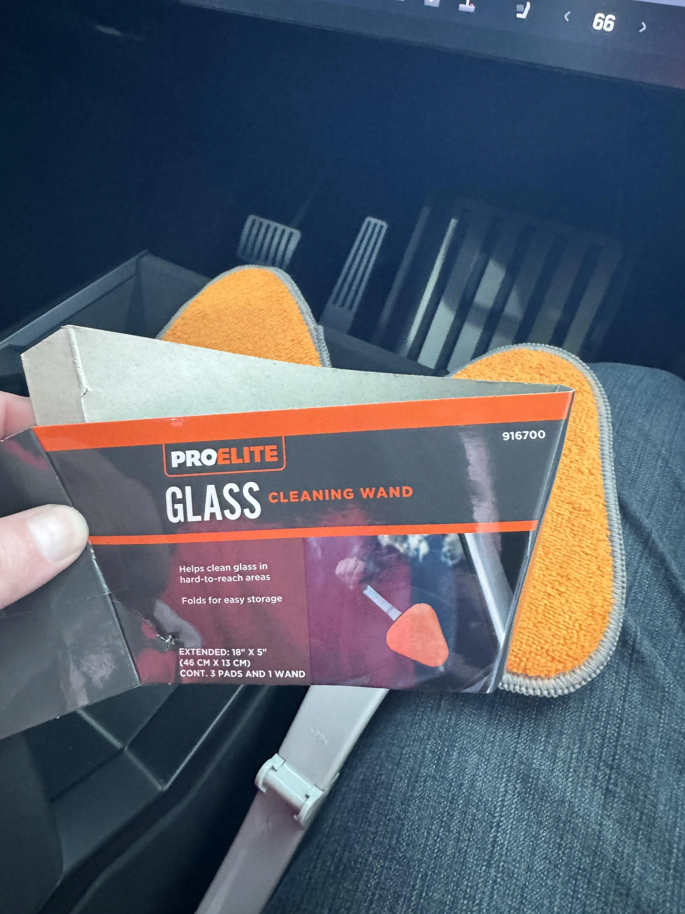 Tesla Cybertruck Cheap and effective windshield cleaner for inside glass window : cleaning pole / wand IMG_3910
