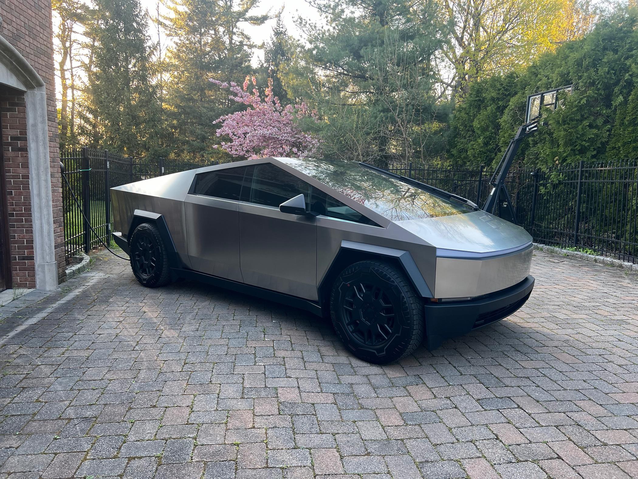 Tesla Cybertruck Daily random Cybertruck photos thread - Post Yours! 📸 🤳 IMG_0694