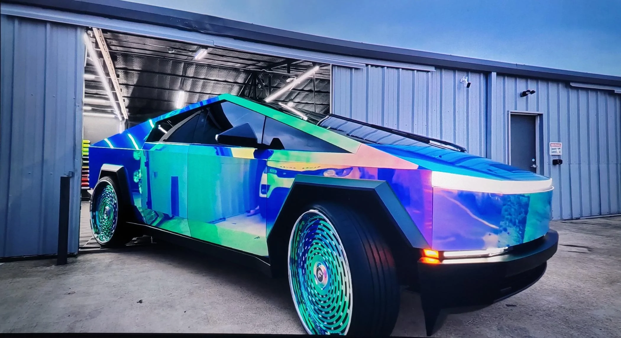 Tesla Cybertruck CRAZY CYBERTRUCK WRAP... 1000000356