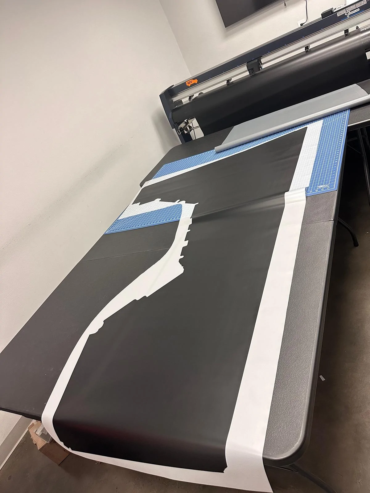 Tesla Cybertruck Pure ppf frozen satin black vs stek Matte black IMG_9460