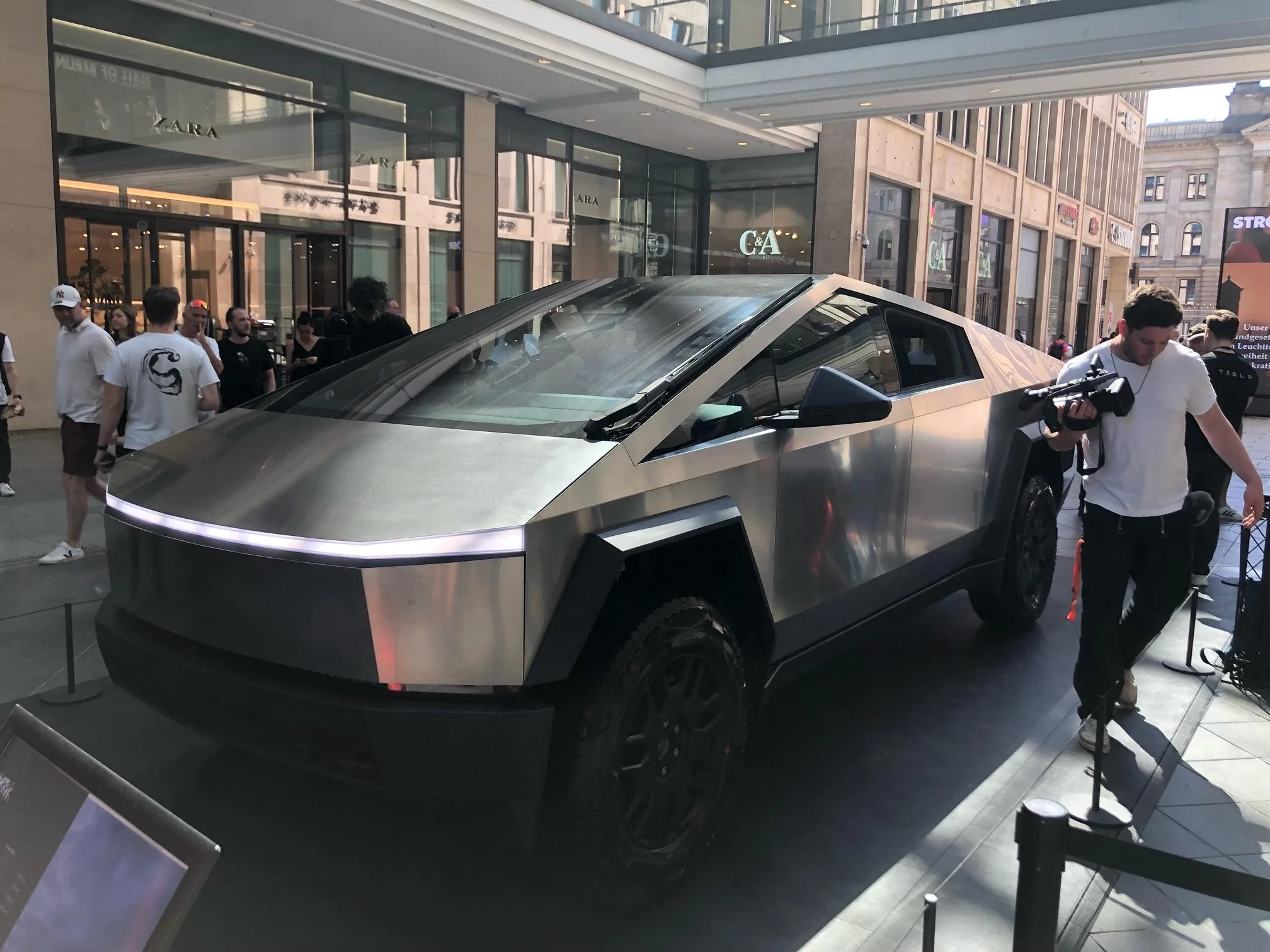 Tesla Cybertruck Cybertruck pics from its European "Odyssey" tour GMlQBoHXwAAXo5g