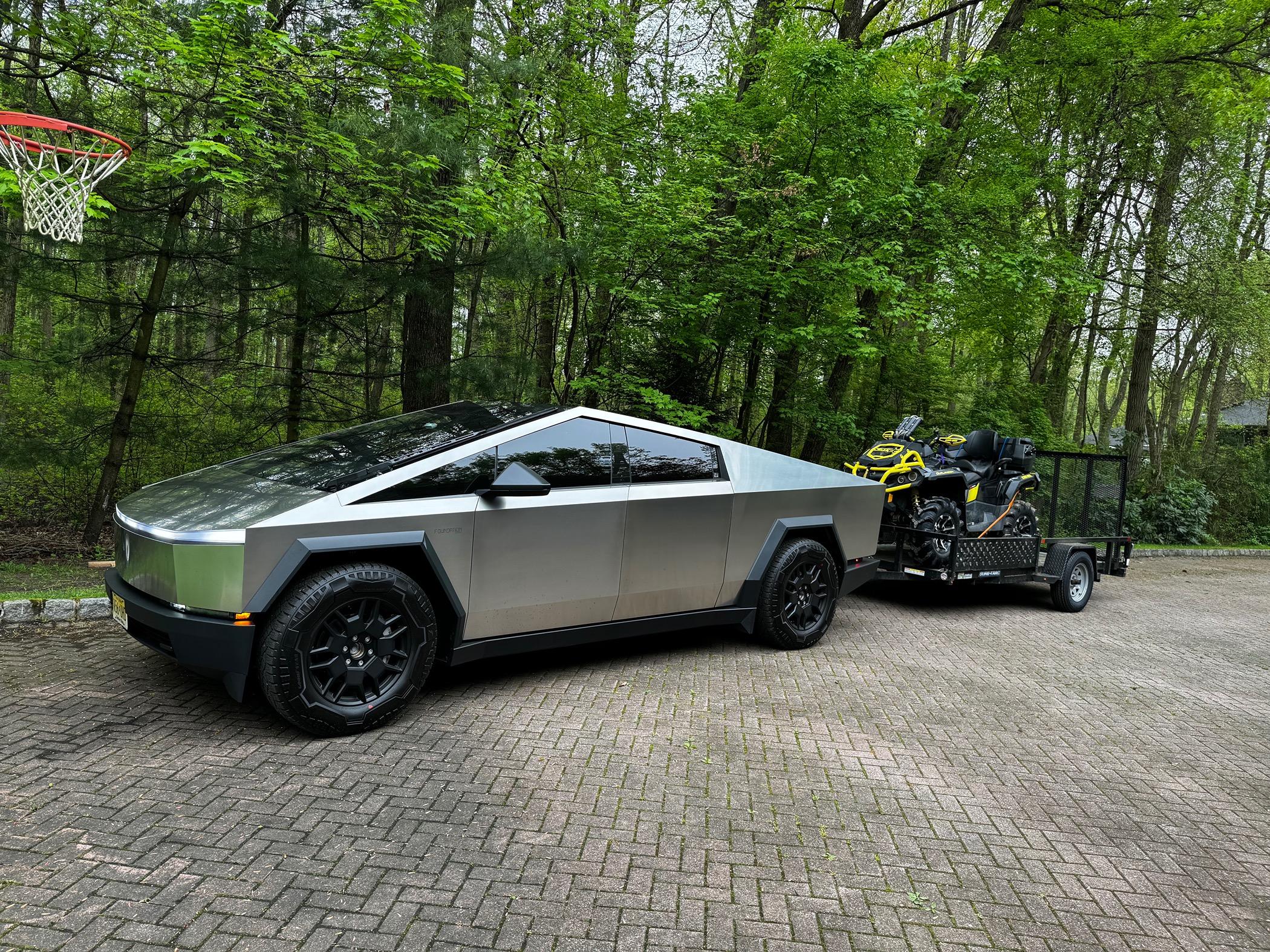 Tesla Cybertruck 🦾 Cybertruck doing truck stuff!  Post your photos! IMG_1499