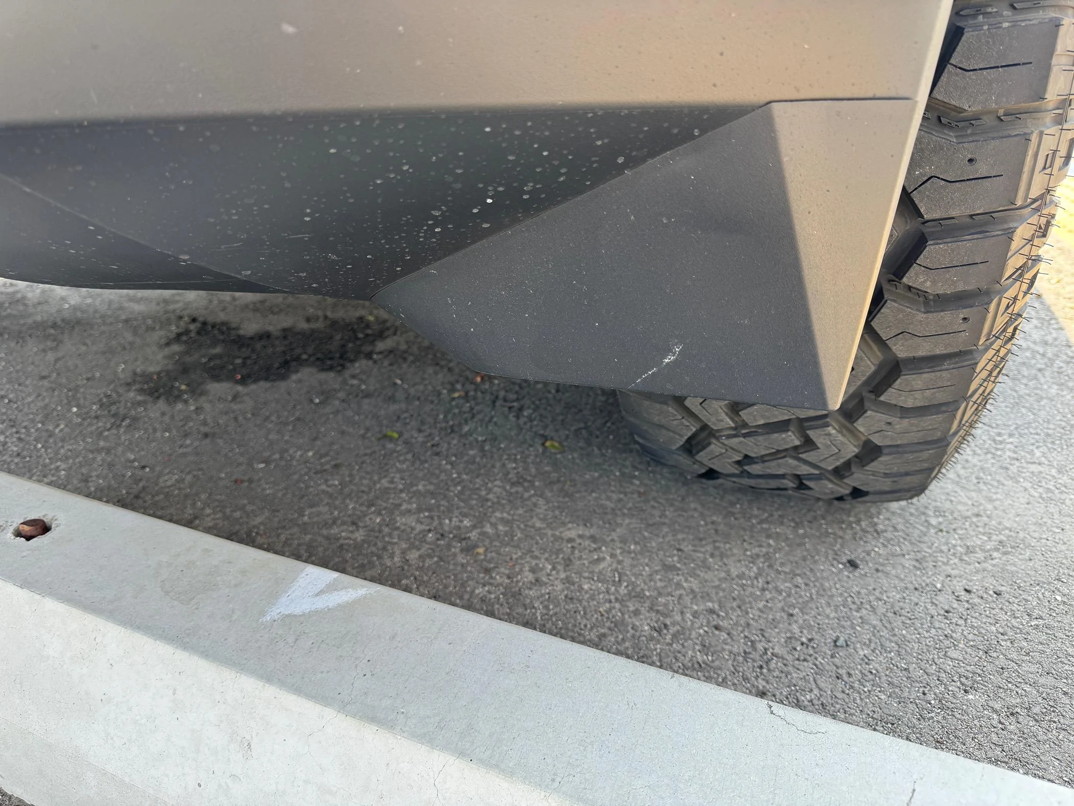 Tesla Cybertruck Cybertruck vs Wheelbarrow on the highway IMG_5001