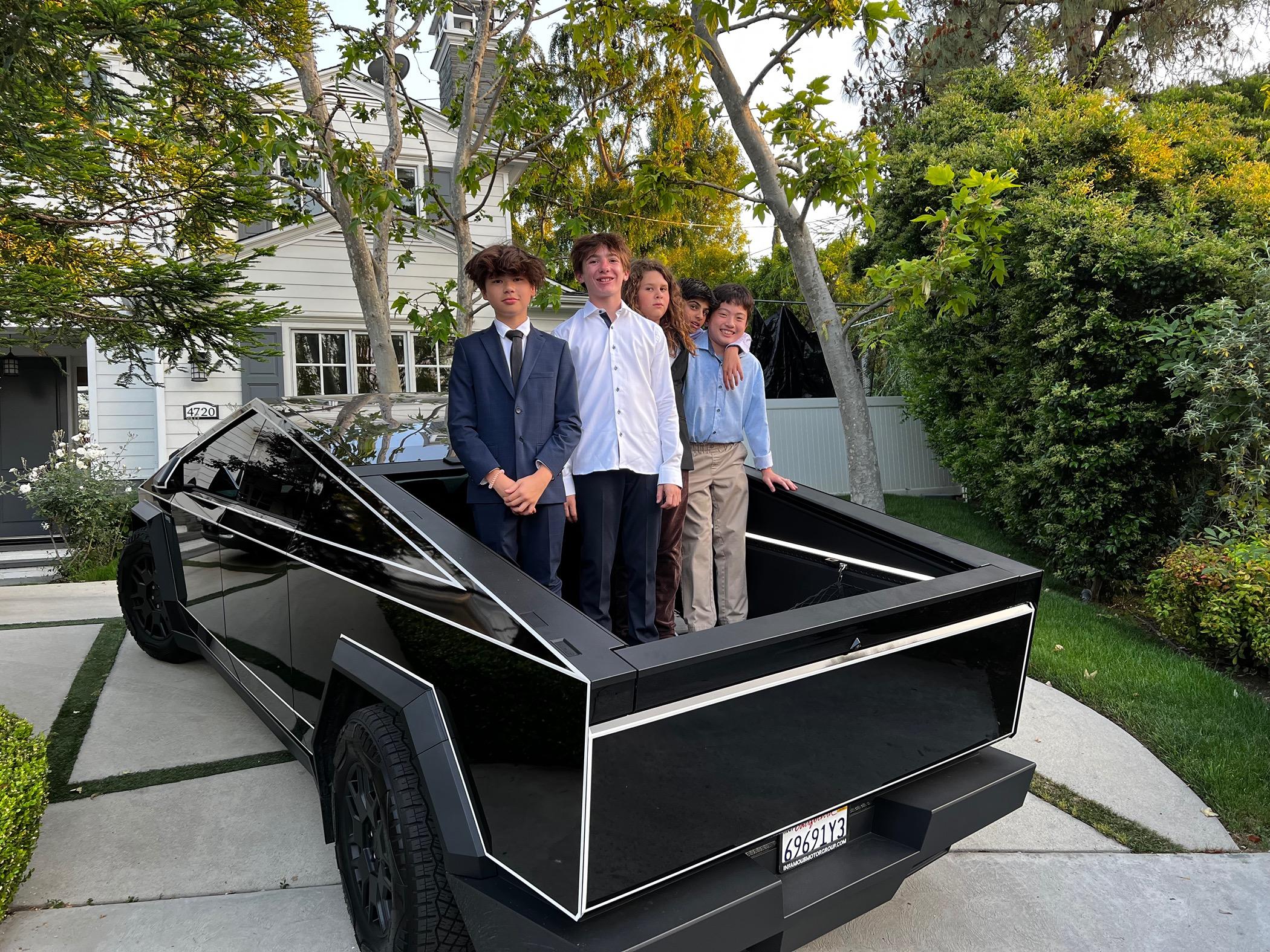 Tesla Cybertruck Daily random Cybertruck photos thread - Post Yours! 📸 🤳 IMG_4379