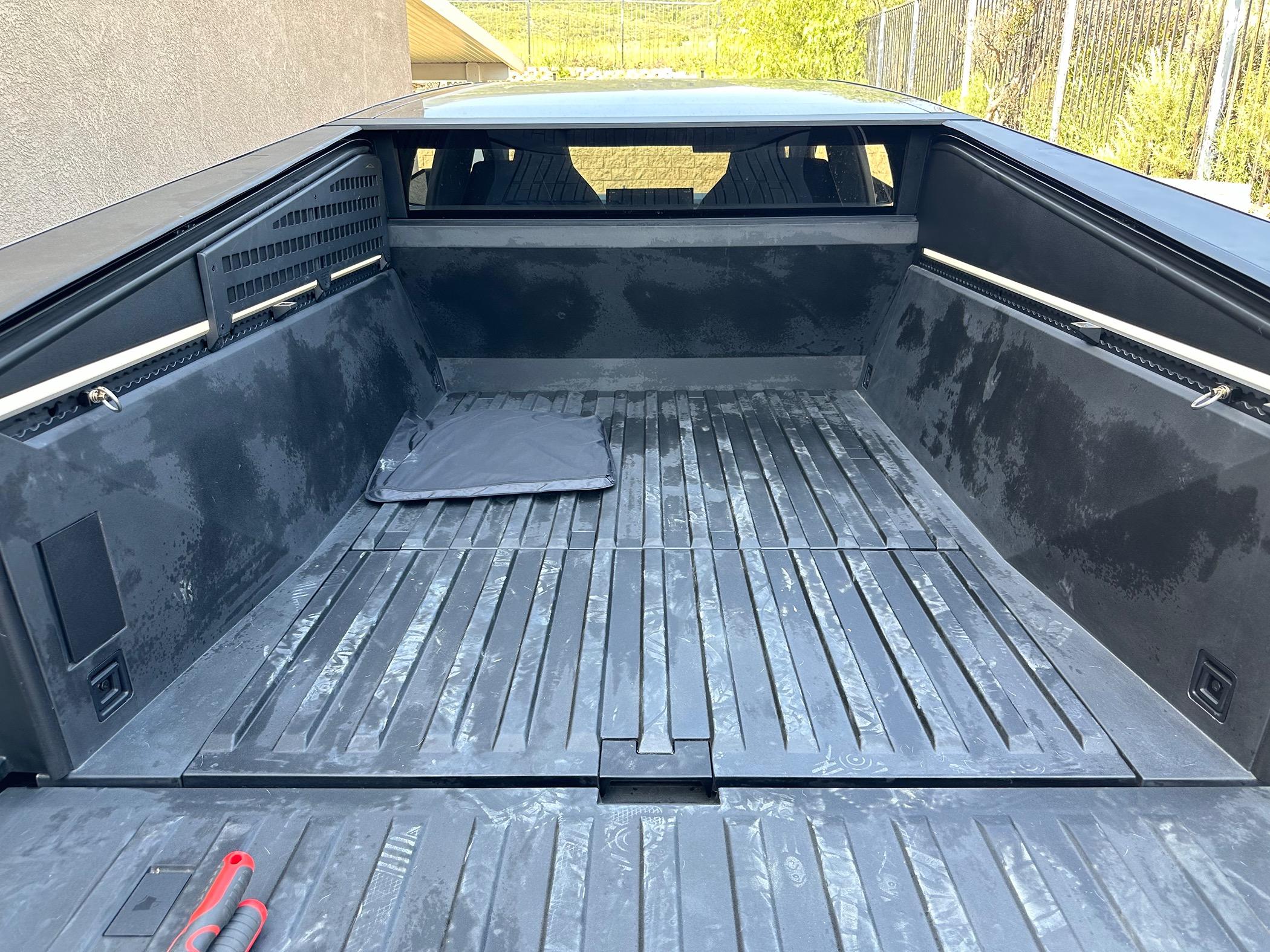 Tesla Cybertruck Door/wiper issue IMG_3108