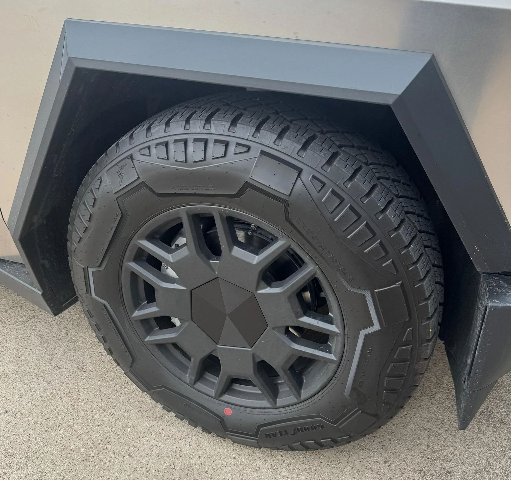Tesla Cybertruck Printed Hub / Lug Nut Covers hu
