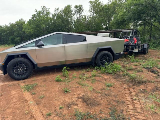 Tesla Cybertruck 🦾 Cybertruck doing truck stuff!  Post your photos! Hauling Buggies